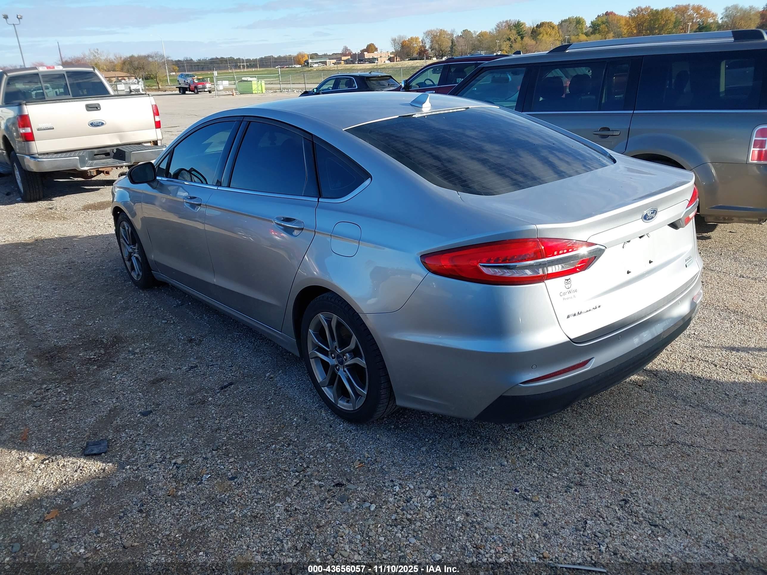 FORD FUSION image 3