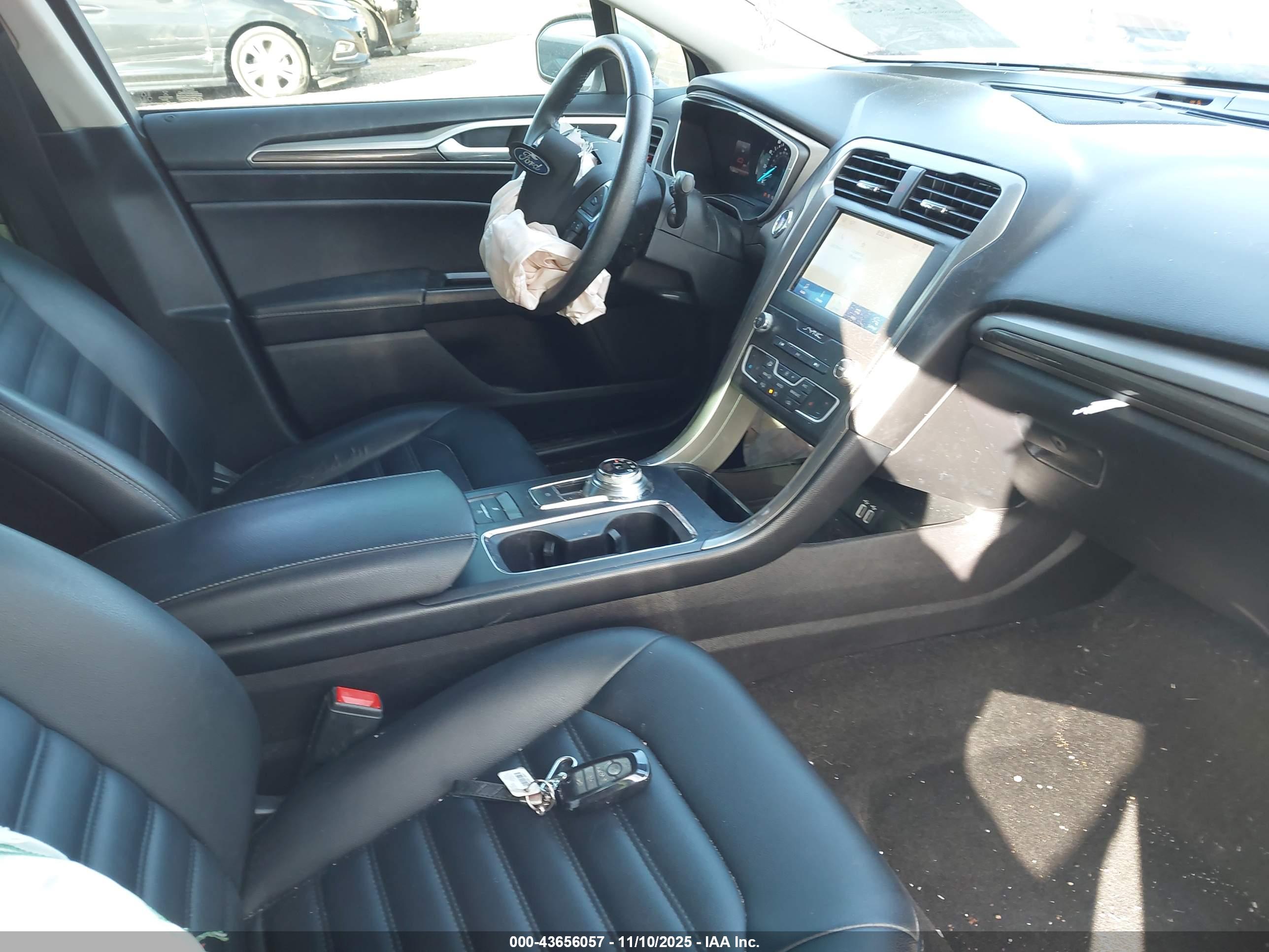 FORD FUSION image 5