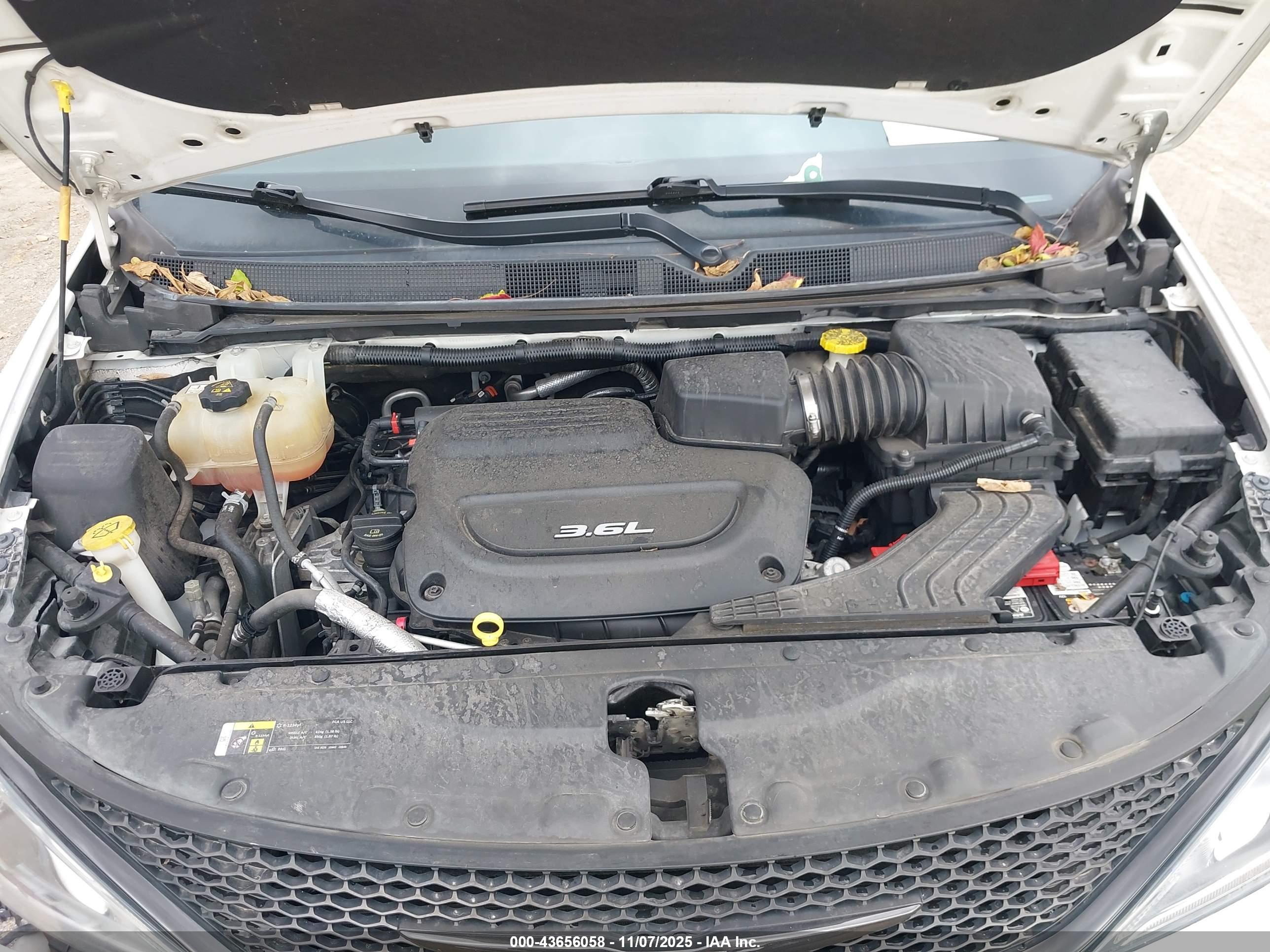 CHRYSLER PACIFICA image 10