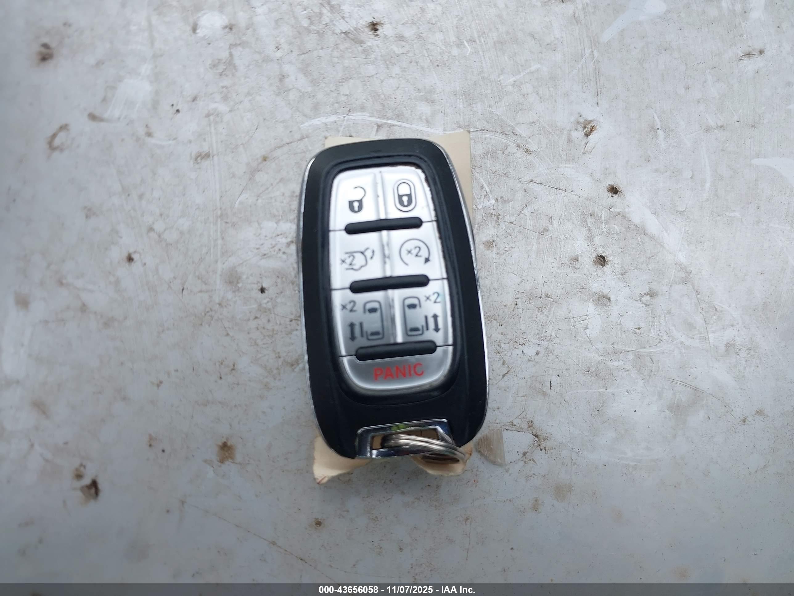 CHRYSLER PACIFICA image 11