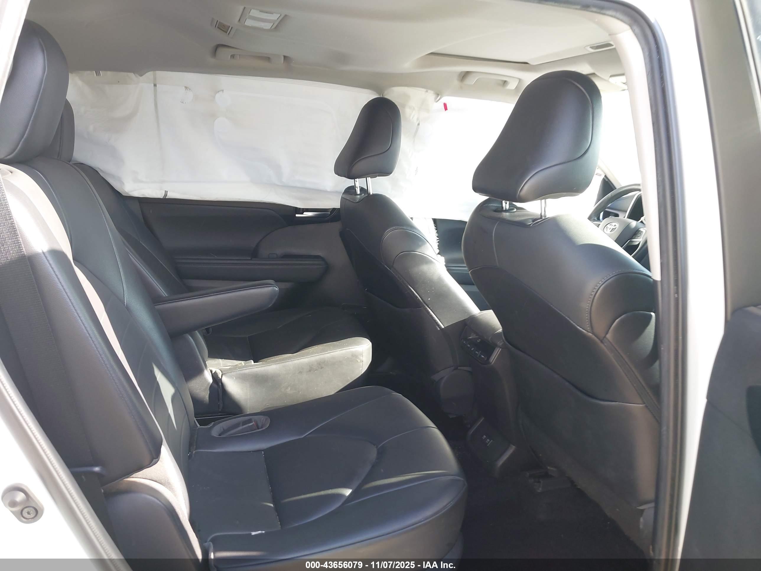 TOYOTA HIGHLANDER image 8