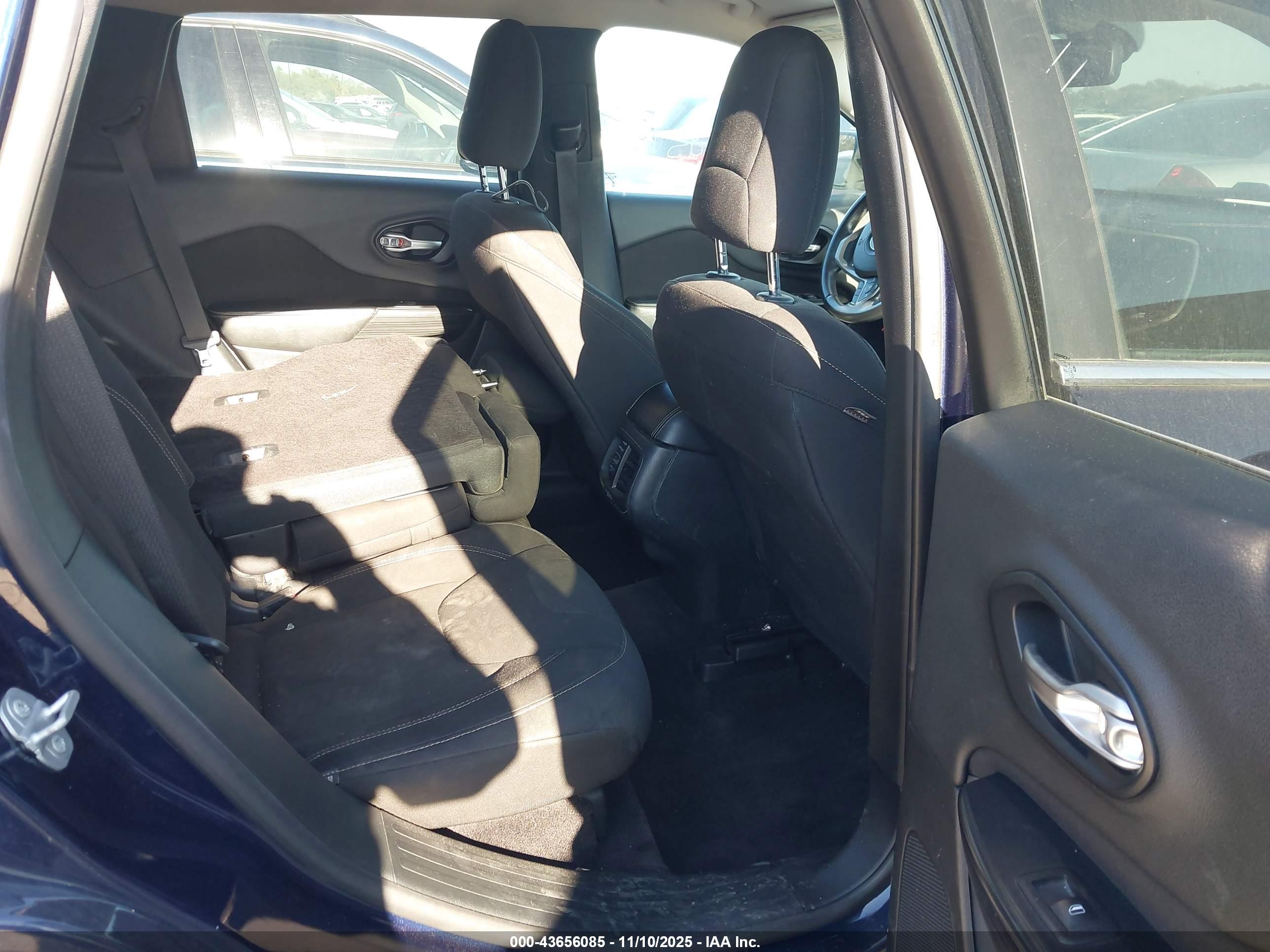 JEEP CHEROKEE image 8