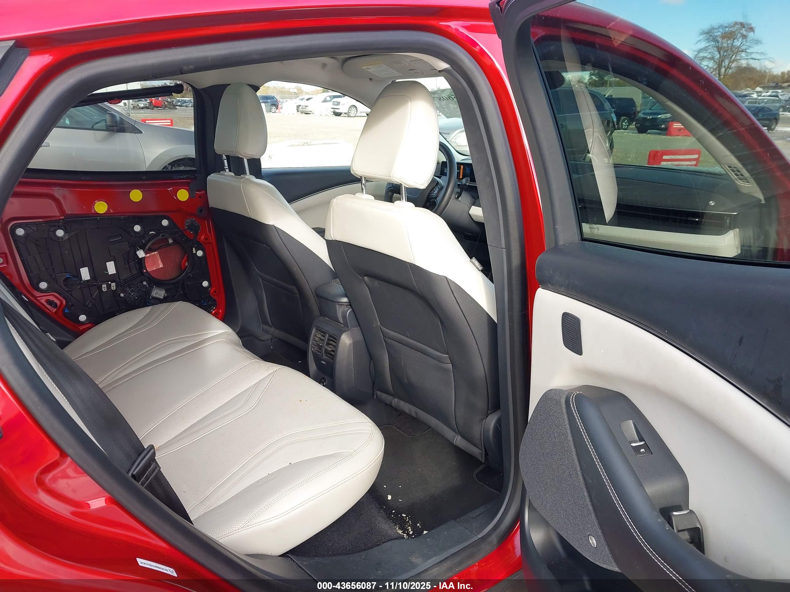 FORD MUSTANG image 8