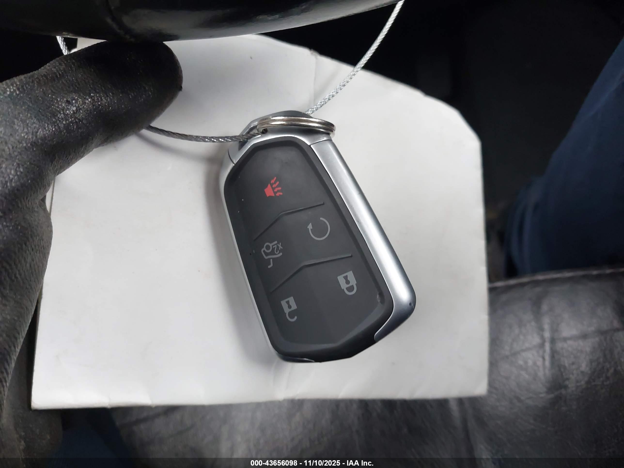 CADILLAC CTS image 11