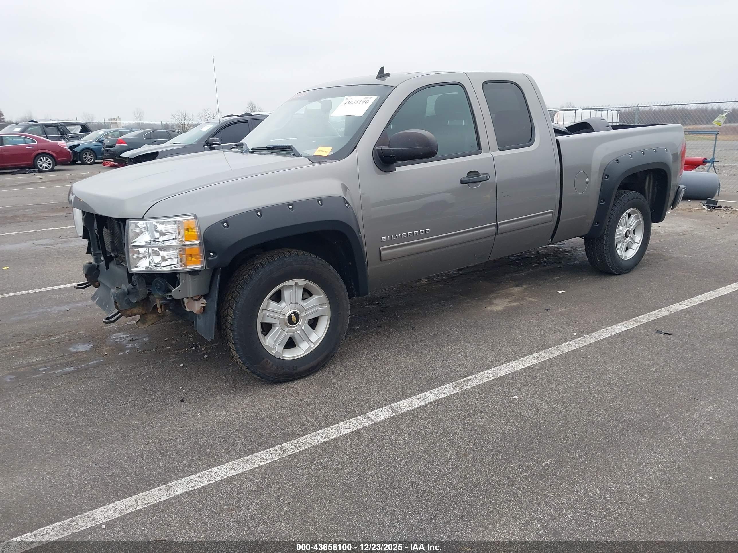 CHEVROLET SILVERADO image 2