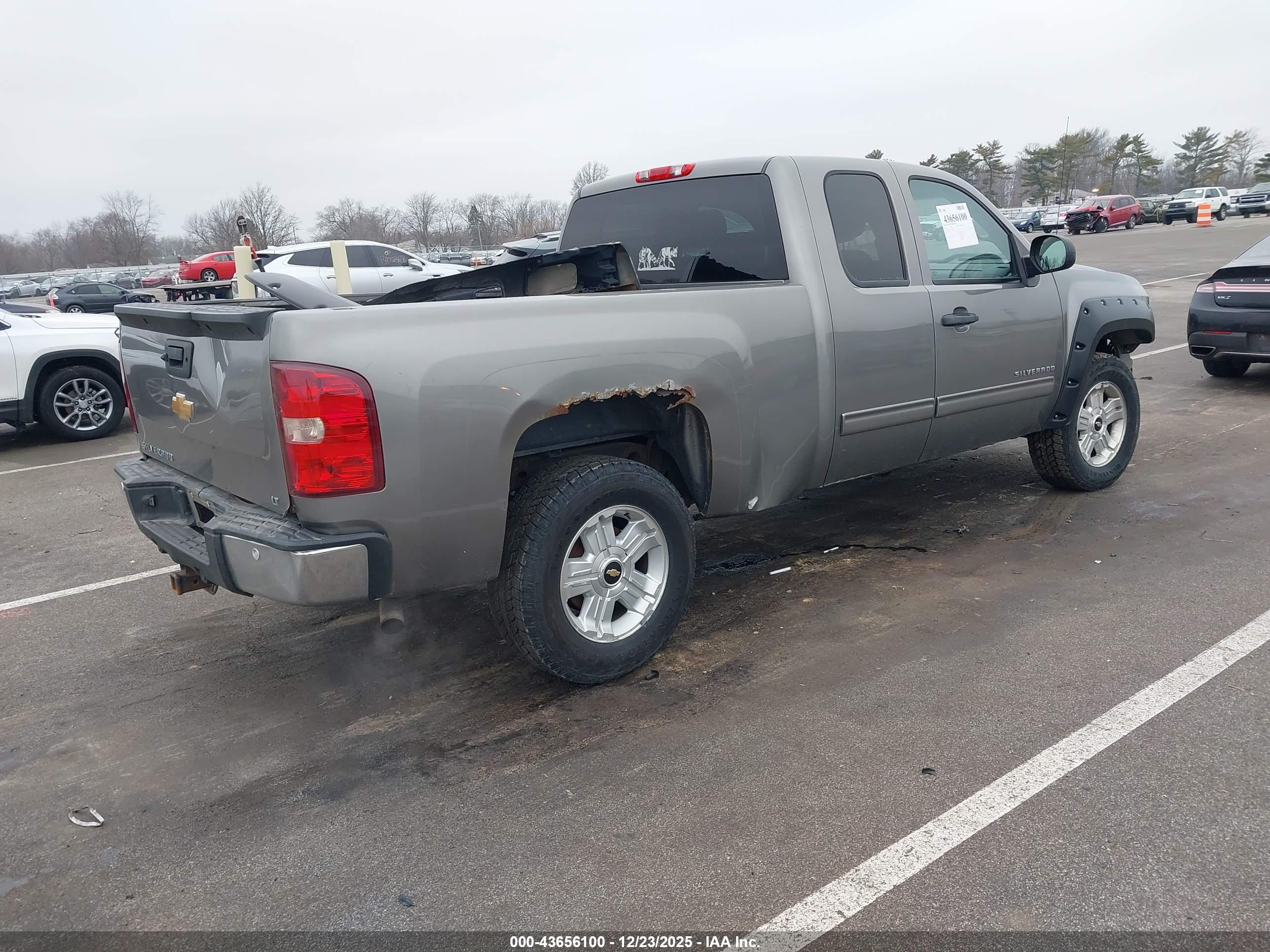CHEVROLET SILVERADO image 4
