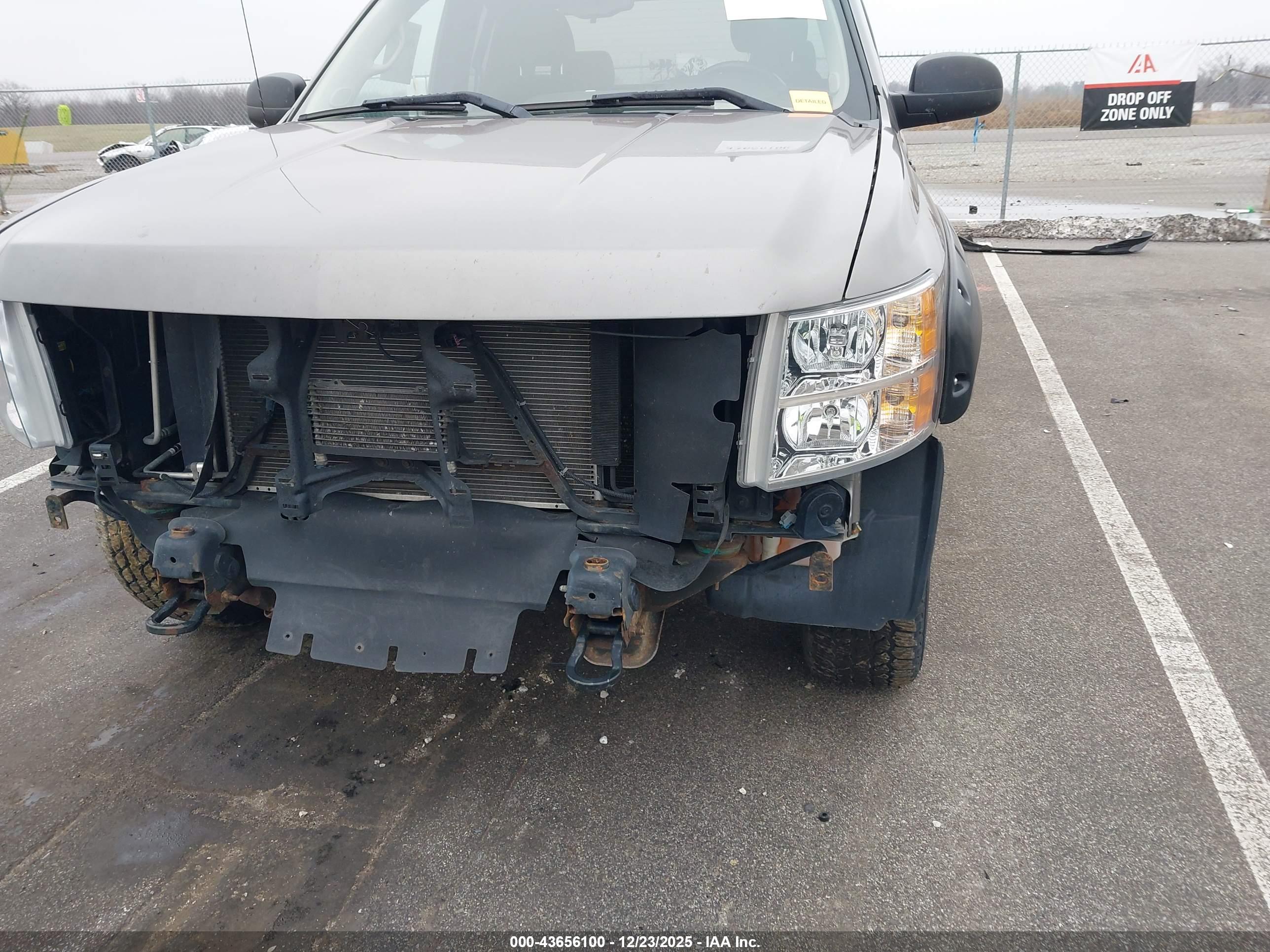 CHEVROLET SILVERADO image 6
