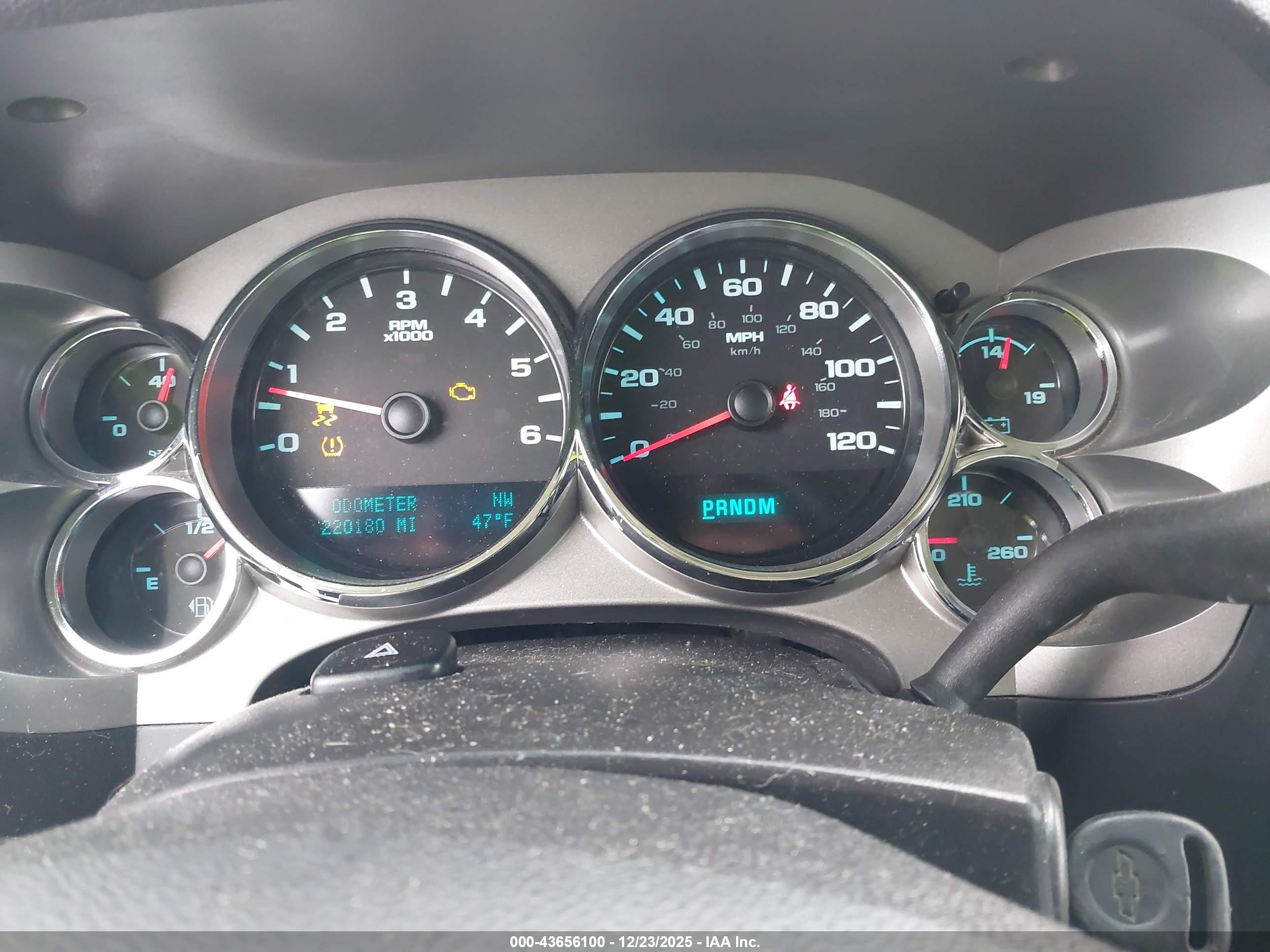 CHEVROLET SILVERADO image 7