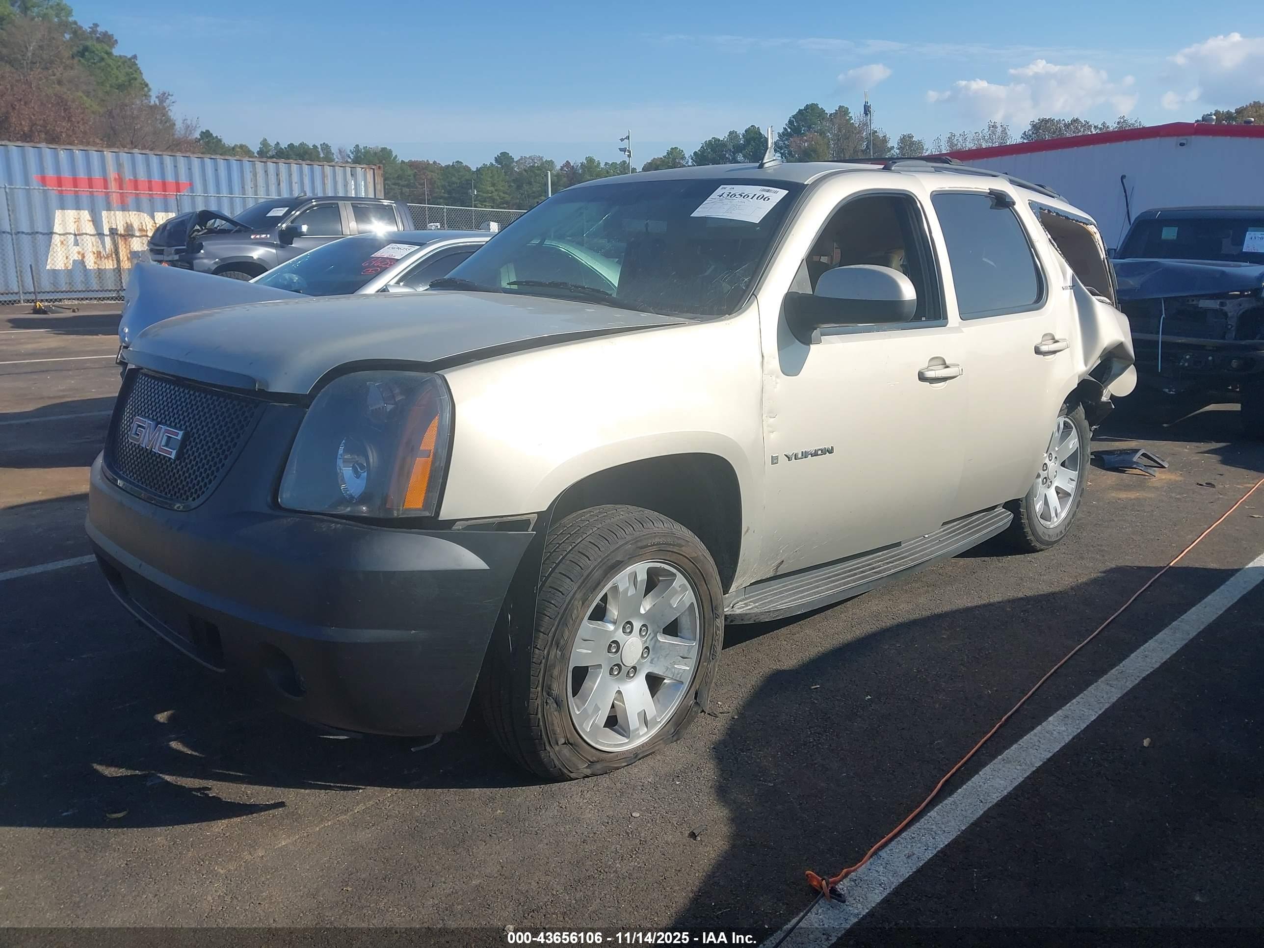 GMC YUKON image 2