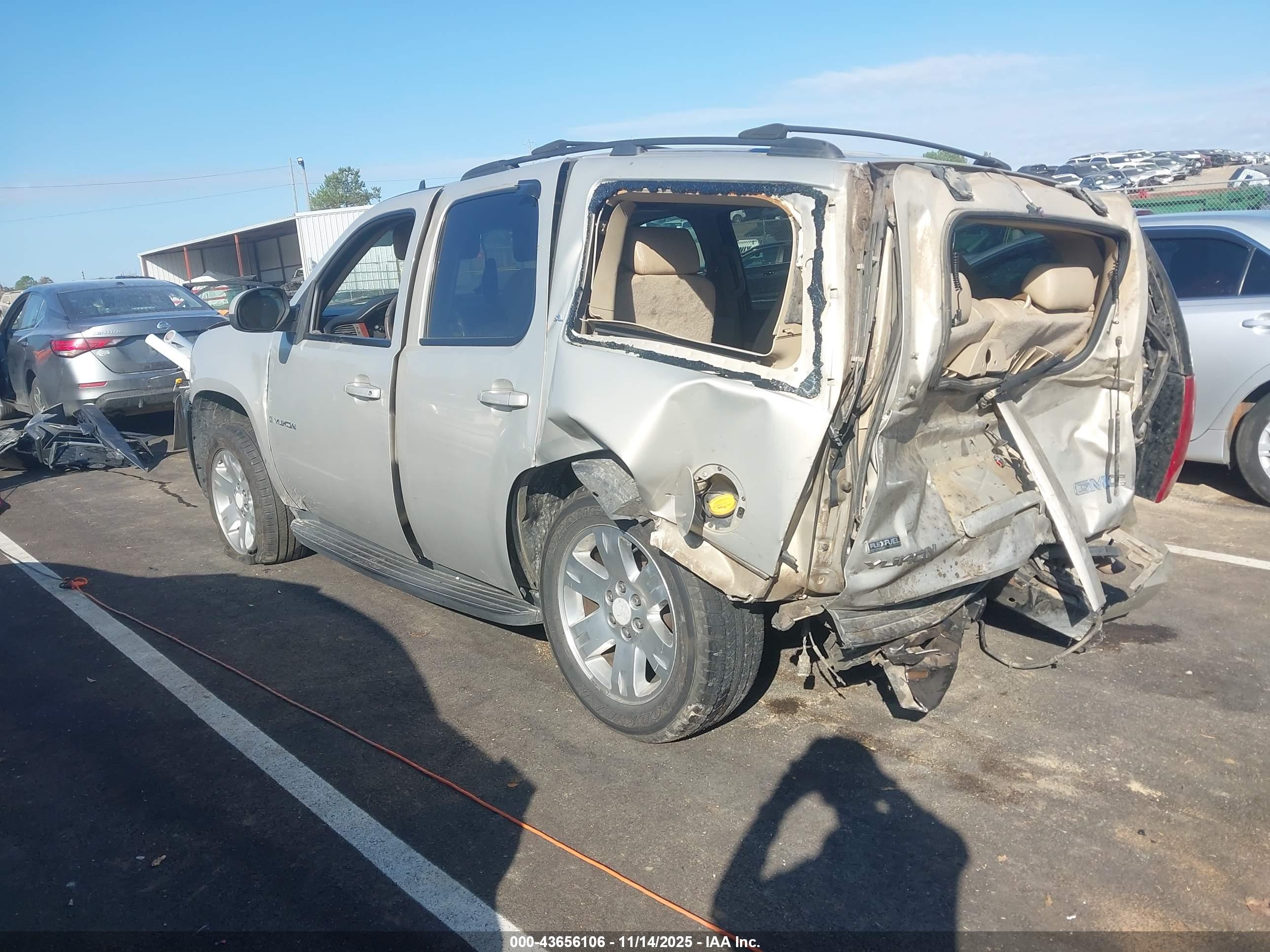 GMC YUKON image 3