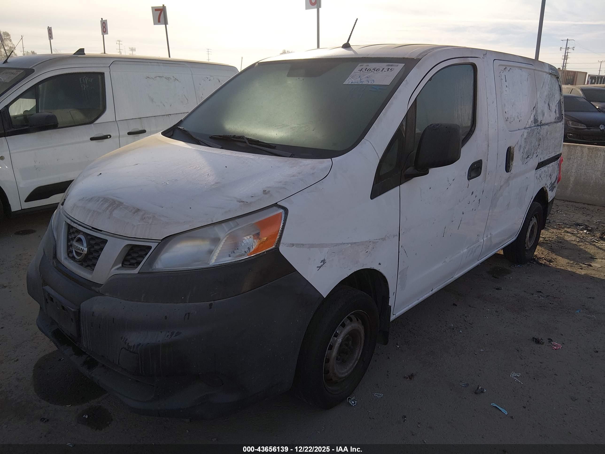 NISSAN NV200 image 2