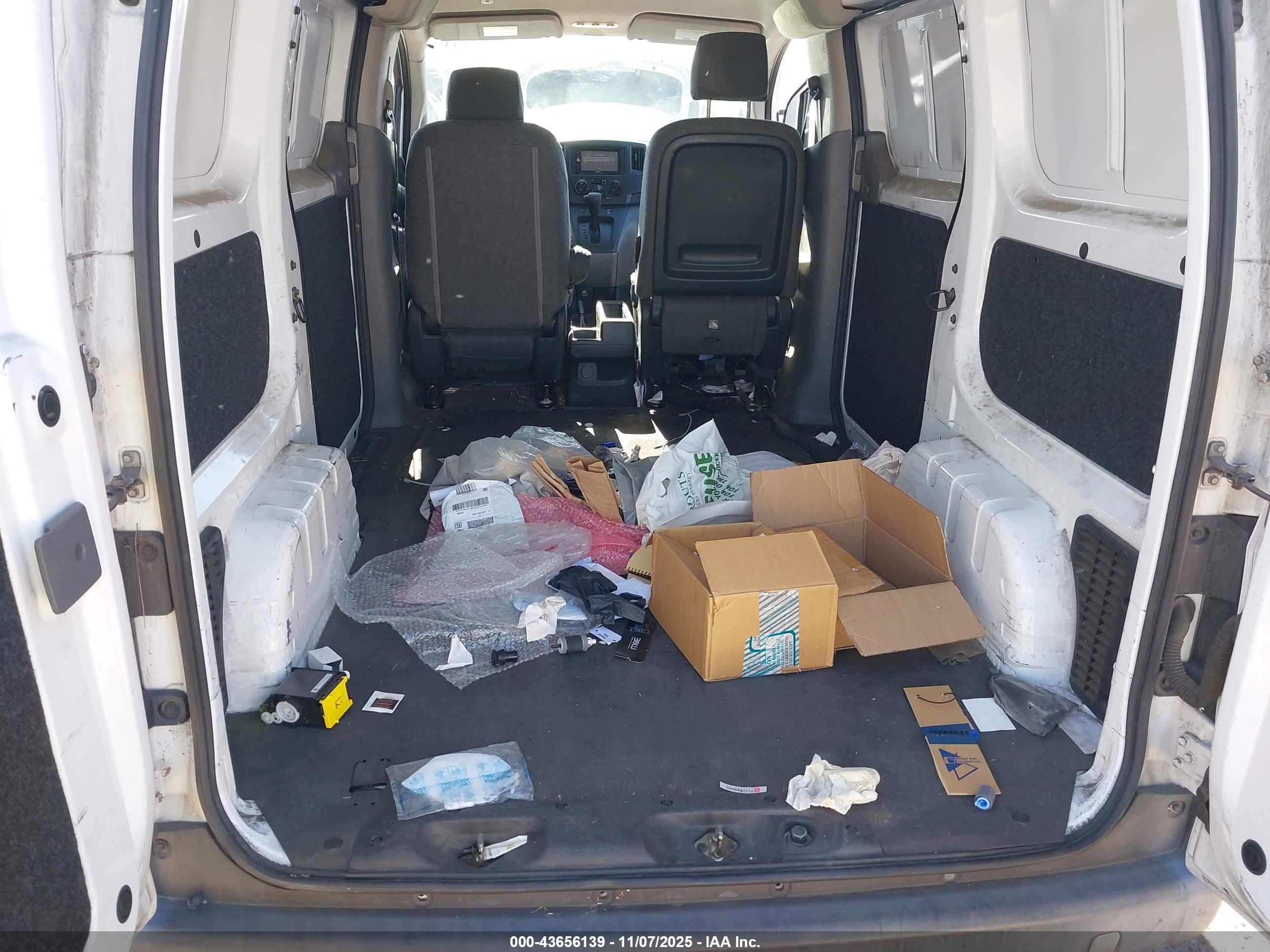 NISSAN NV200 image 8