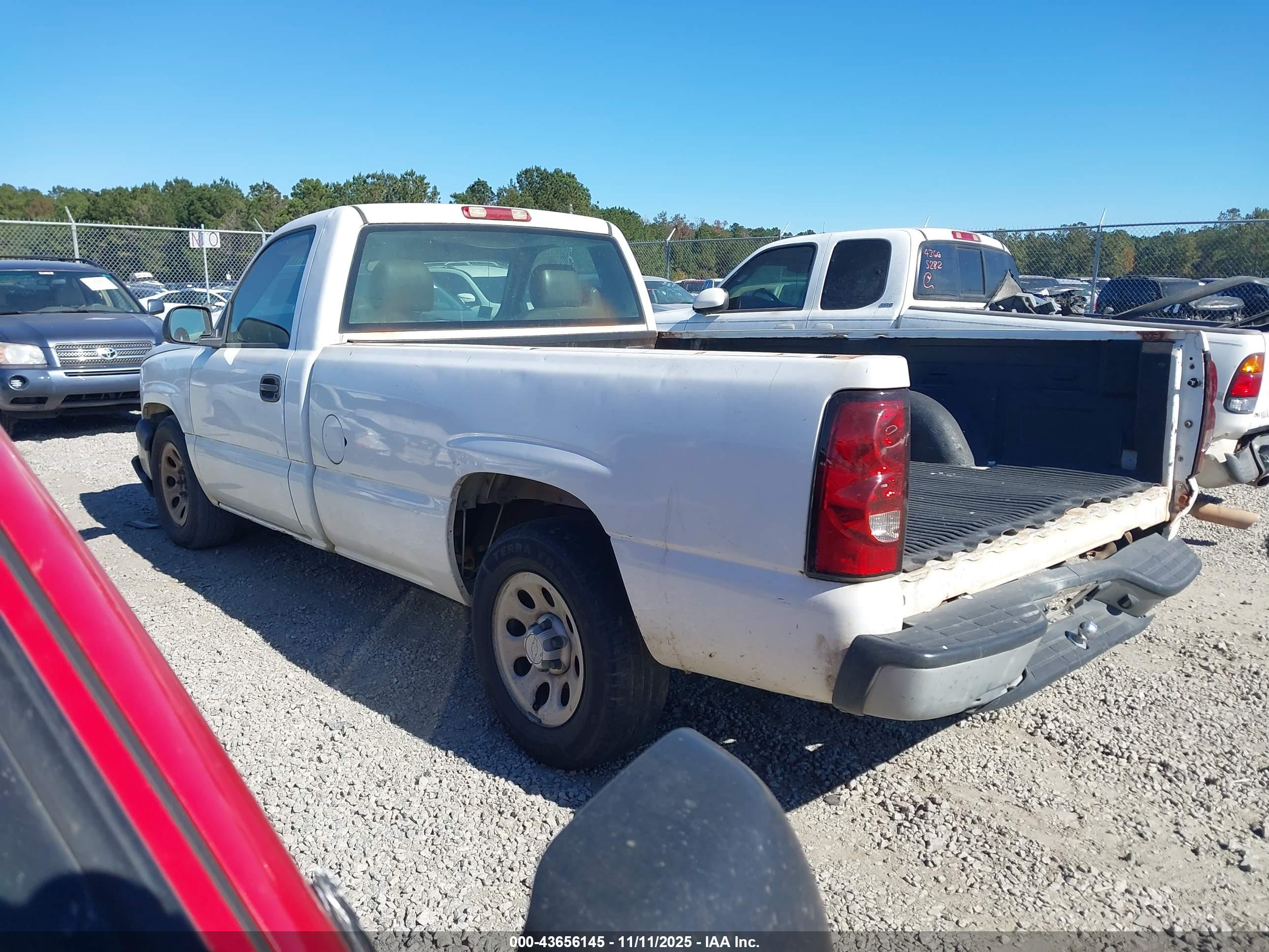 CHEVROLET SILVERADO image 3