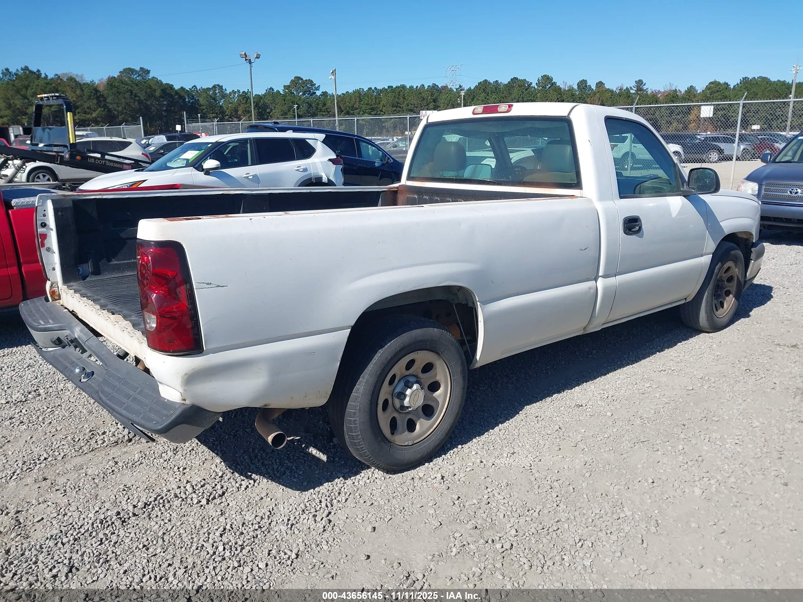CHEVROLET SILVERADO image 4