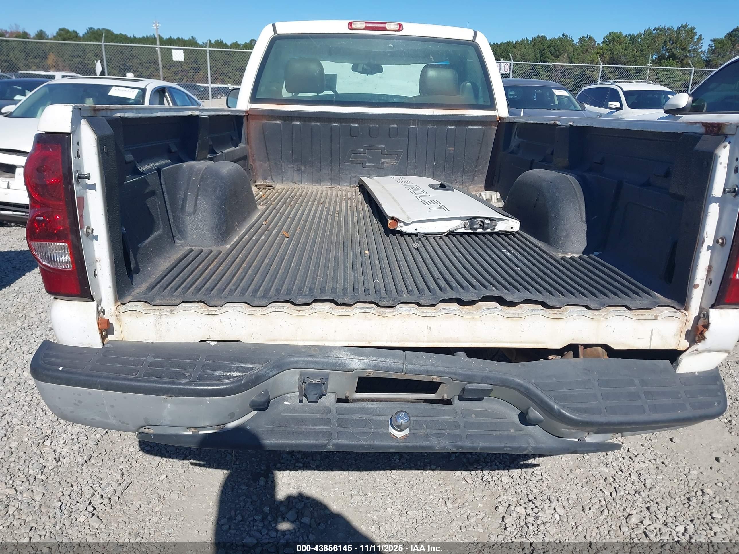 CHEVROLET SILVERADO image 6