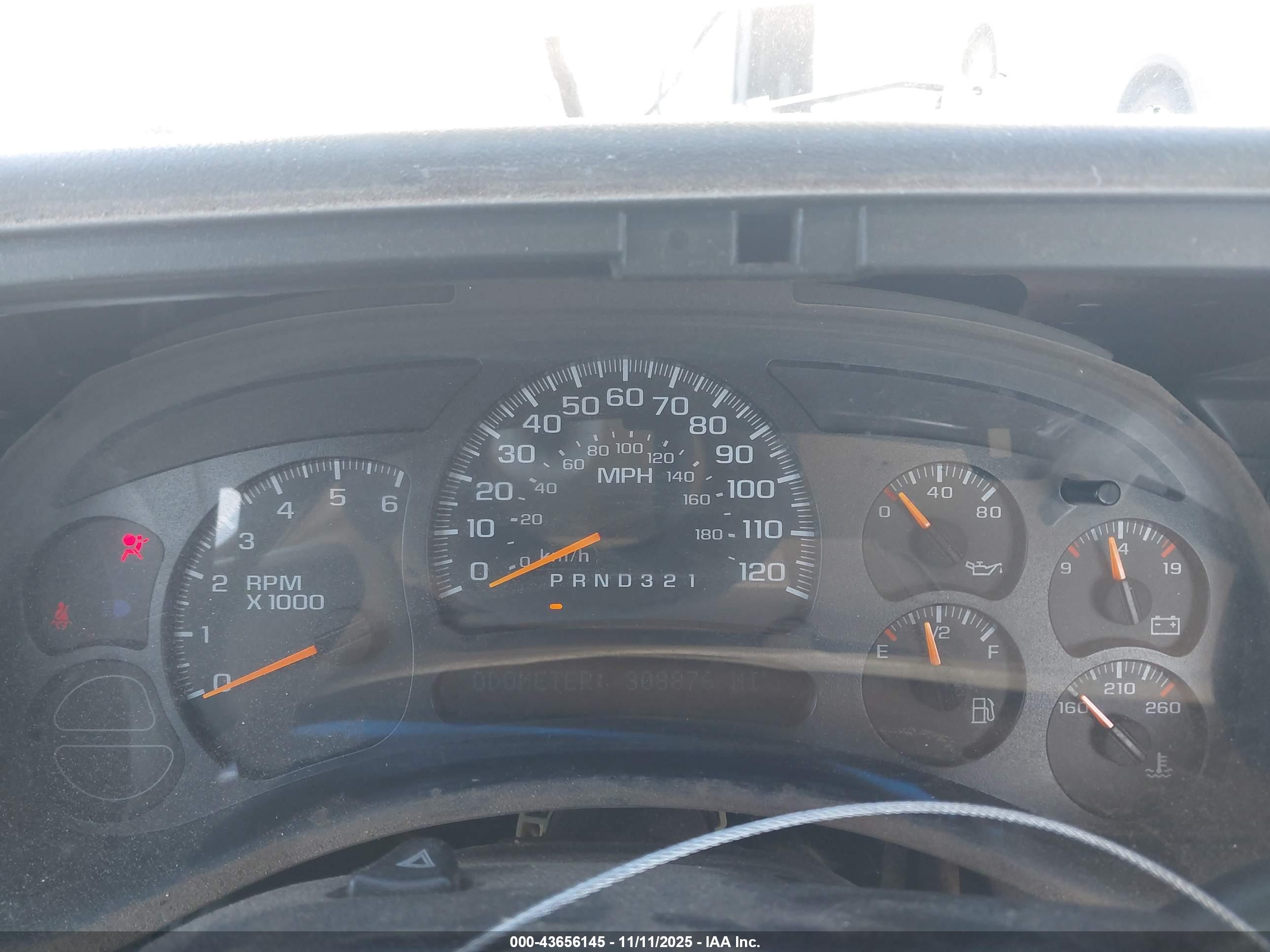 CHEVROLET SILVERADO image 7