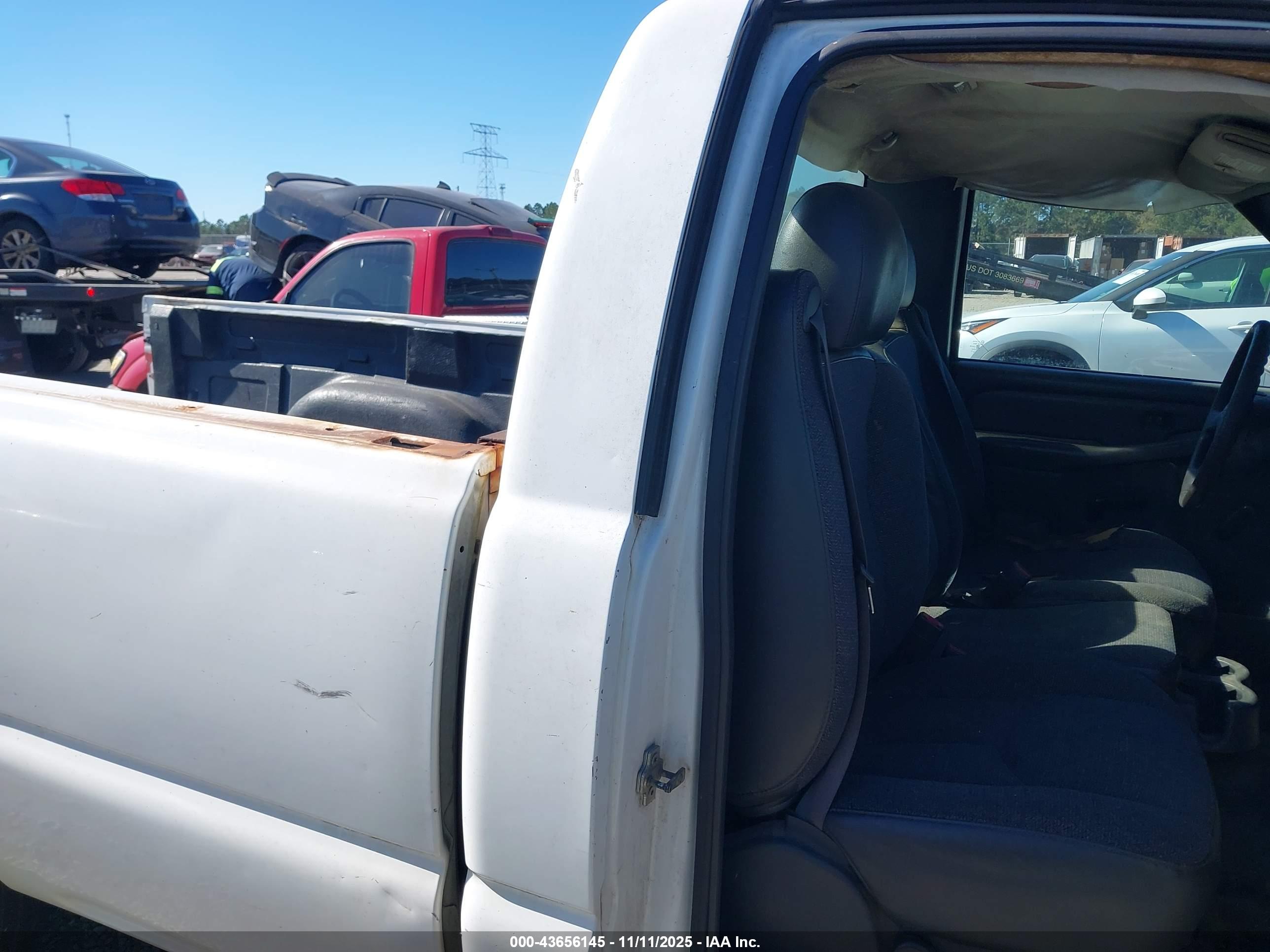 CHEVROLET SILVERADO image 8