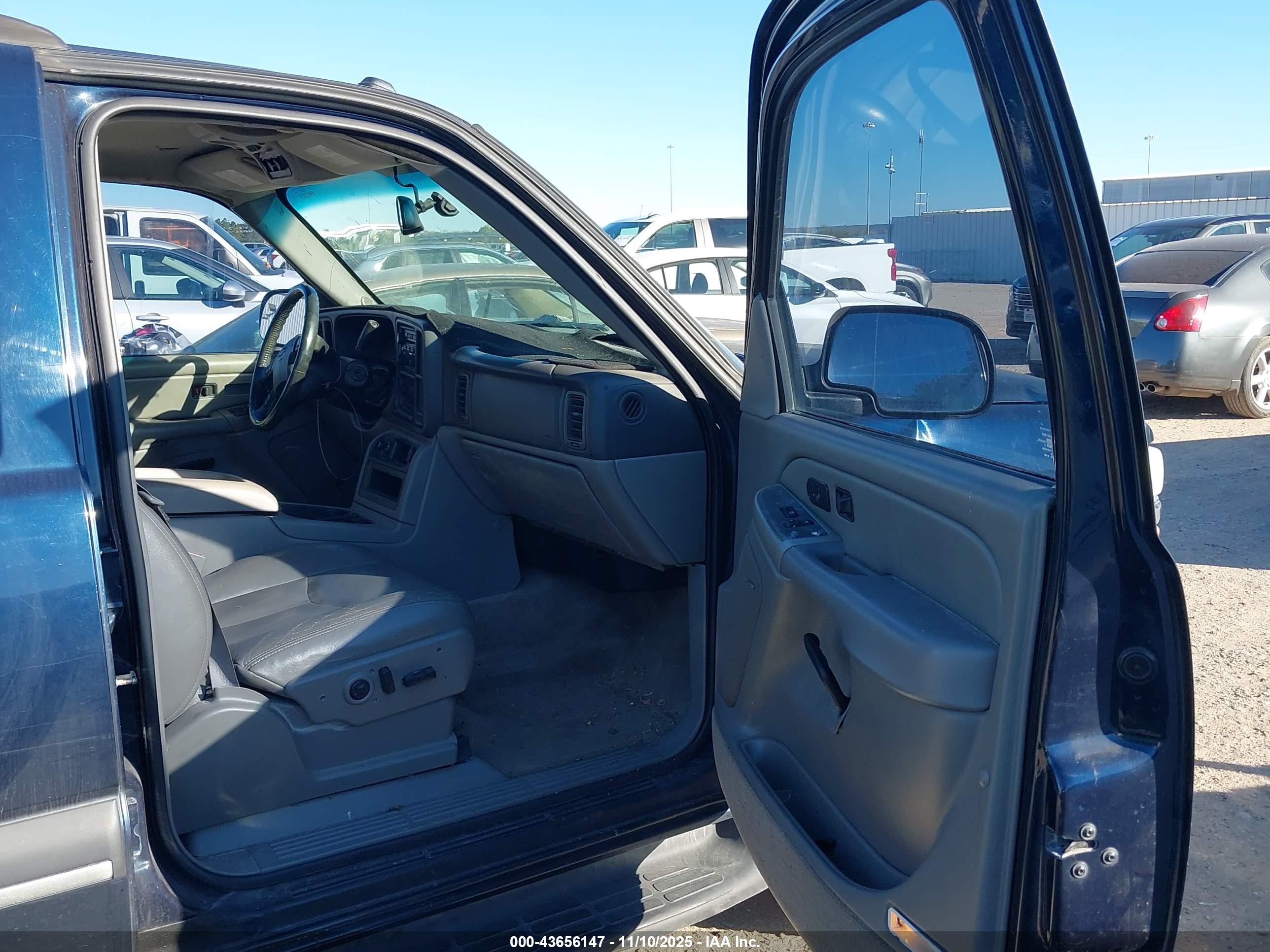 CHEVROLET TAHOE image 5