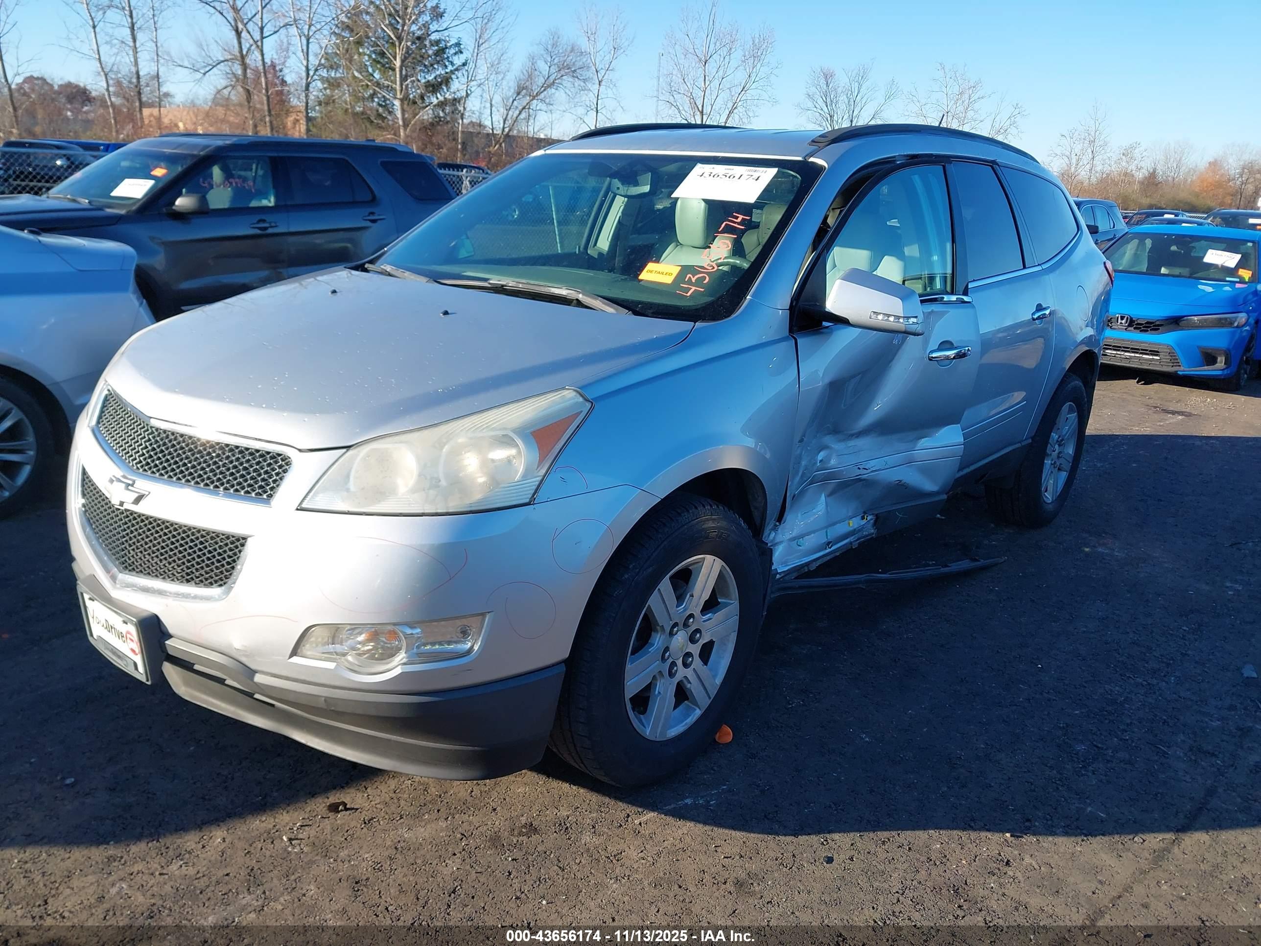 CHEVROLET TRAVERSE image 2