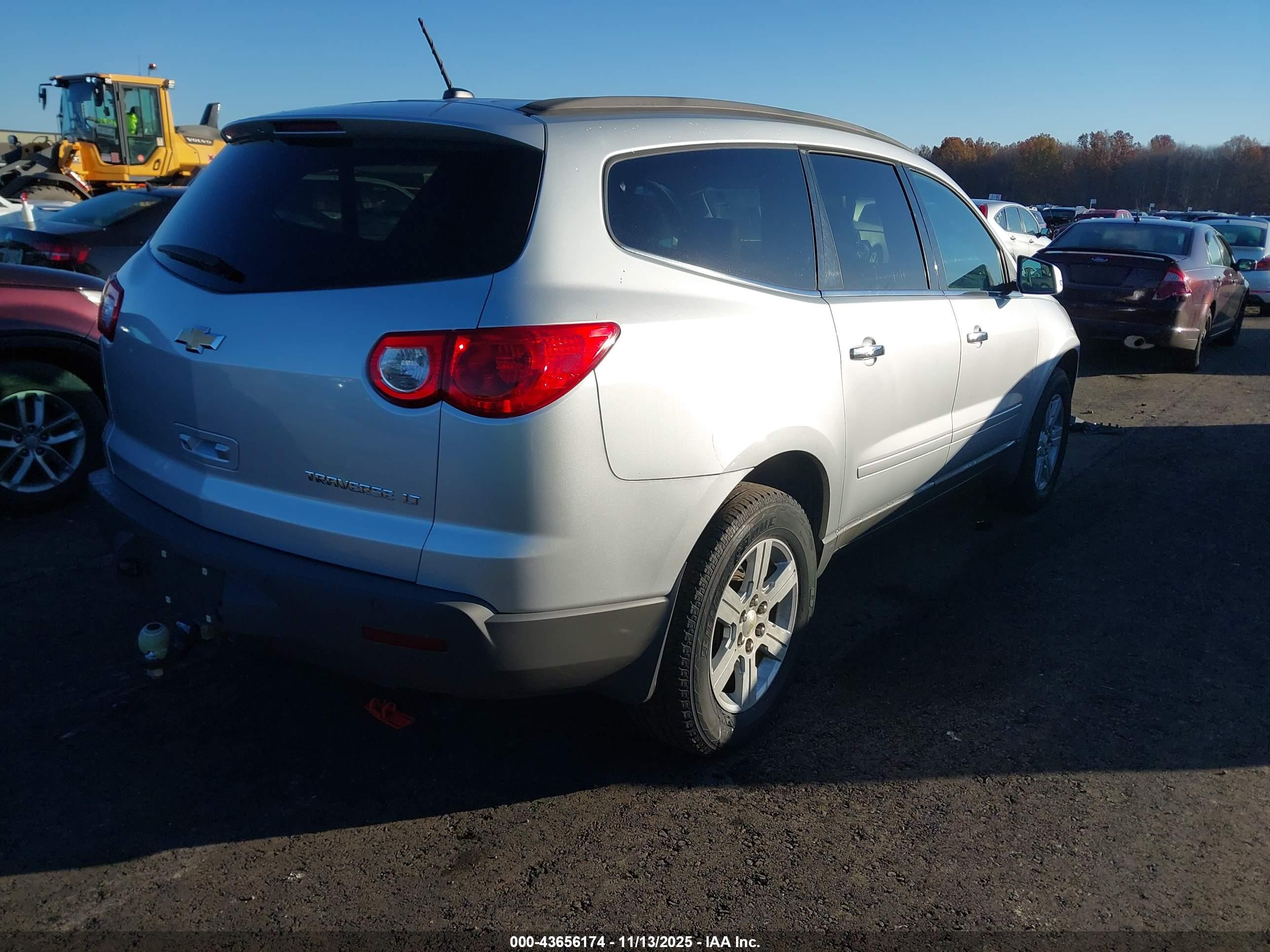CHEVROLET TRAVERSE image 4