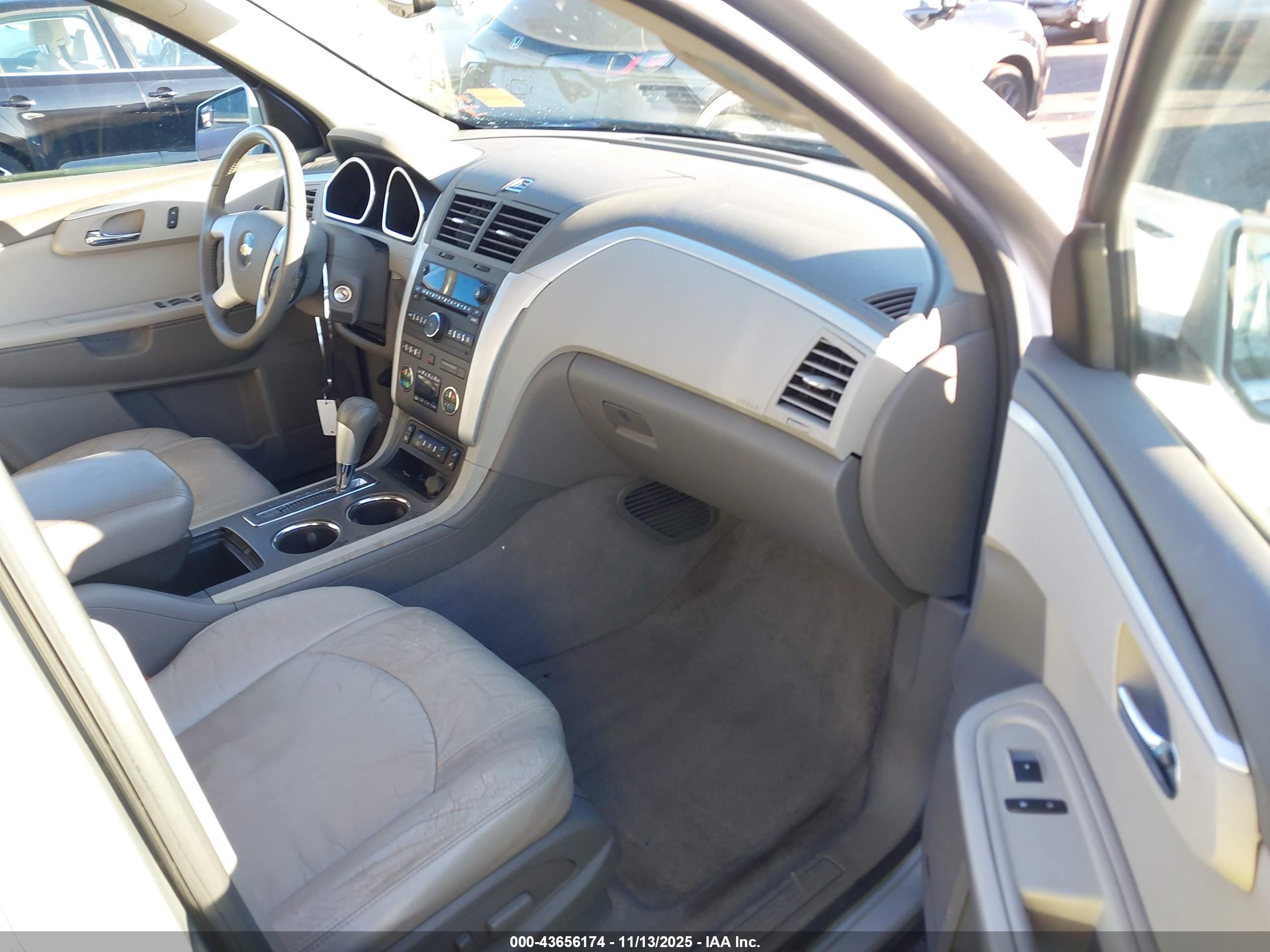 CHEVROLET TRAVERSE image 5