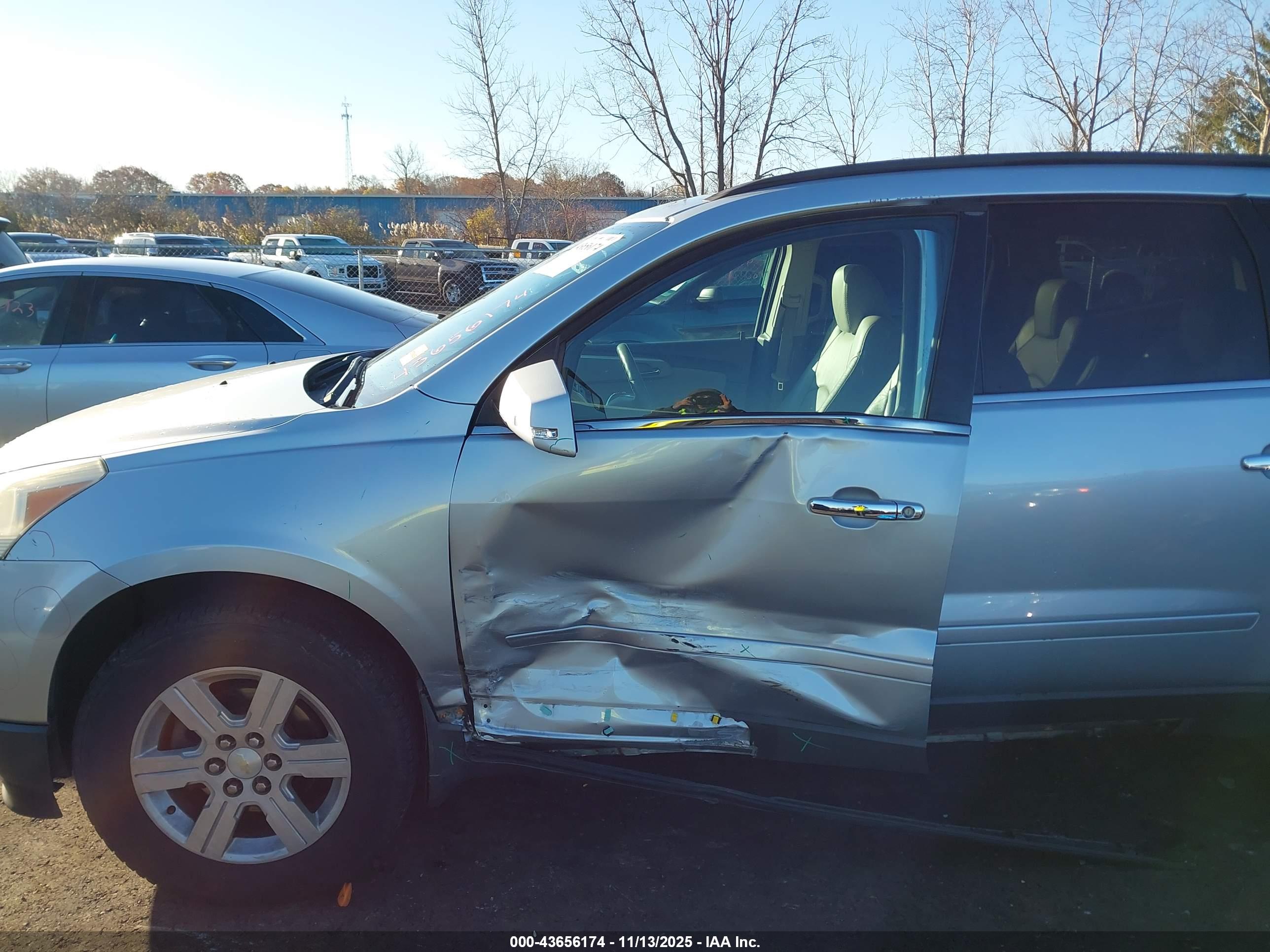 CHEVROLET TRAVERSE image 6