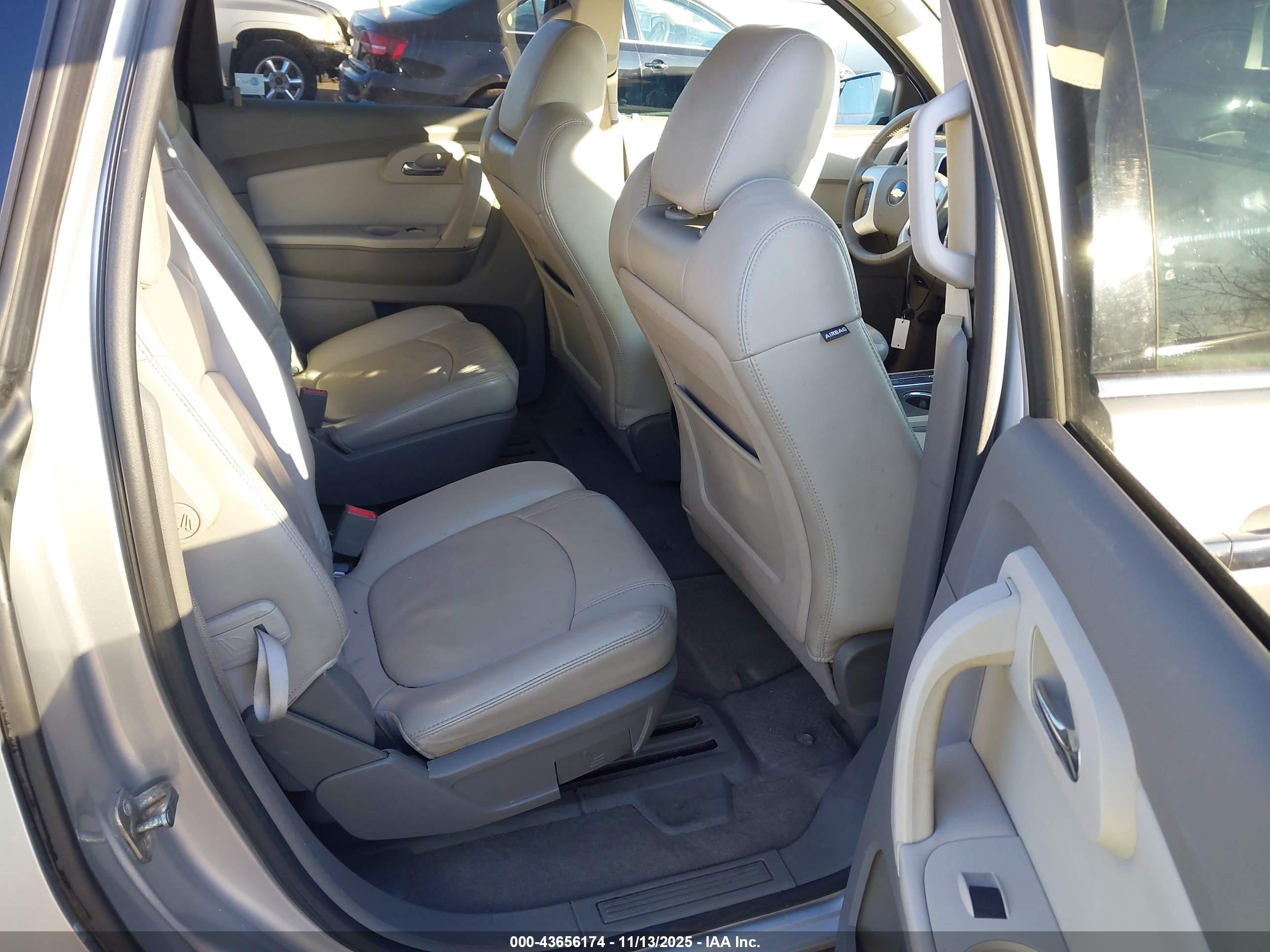 CHEVROLET TRAVERSE image 8