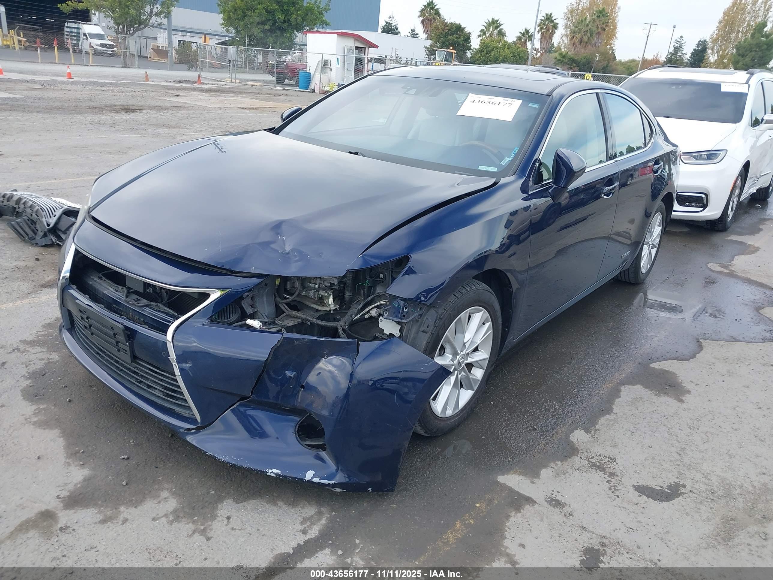 LEXUS ES image 2
