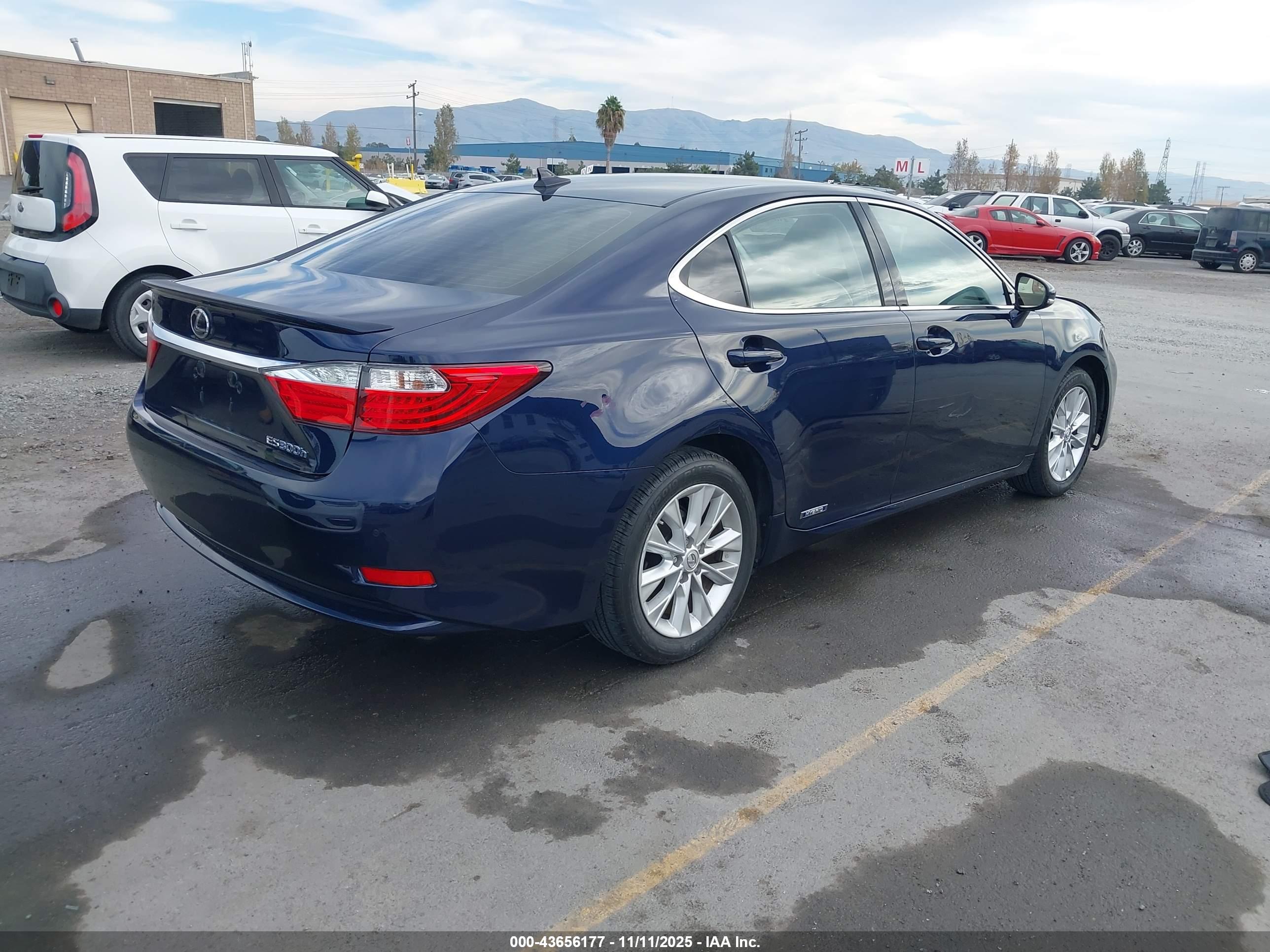 LEXUS ES image 4