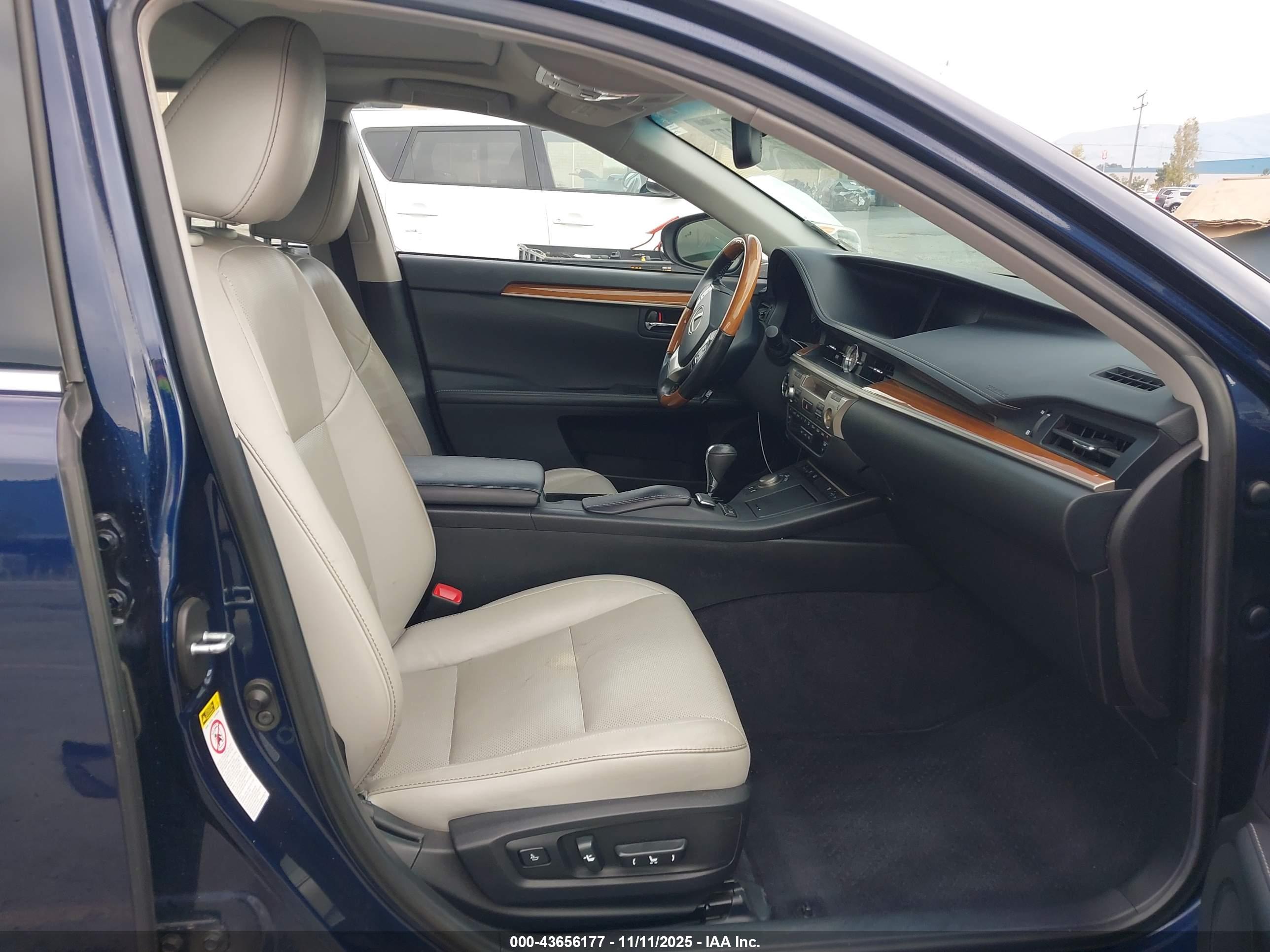 LEXUS ES image 5