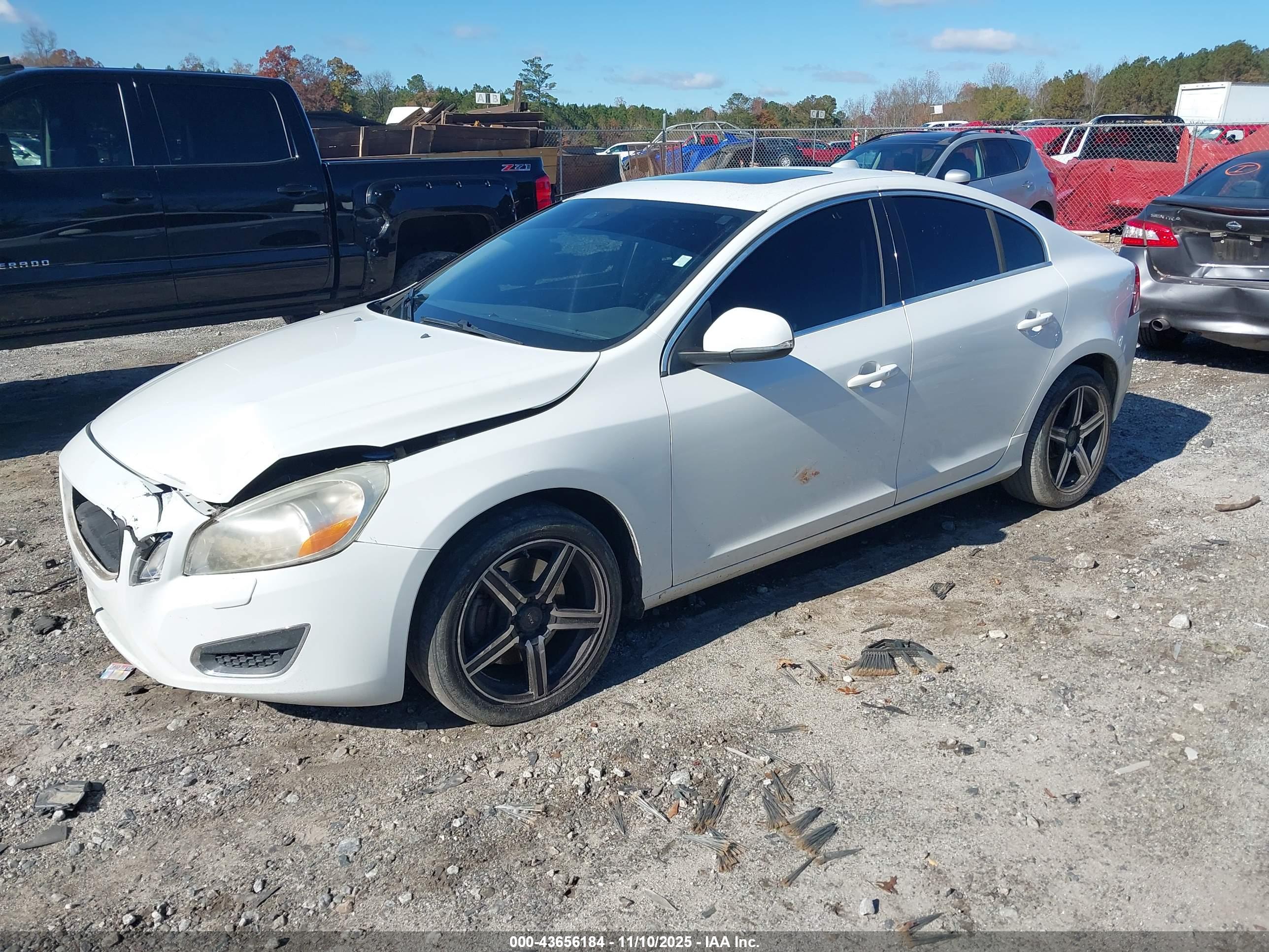 VOLVO S60 image 2