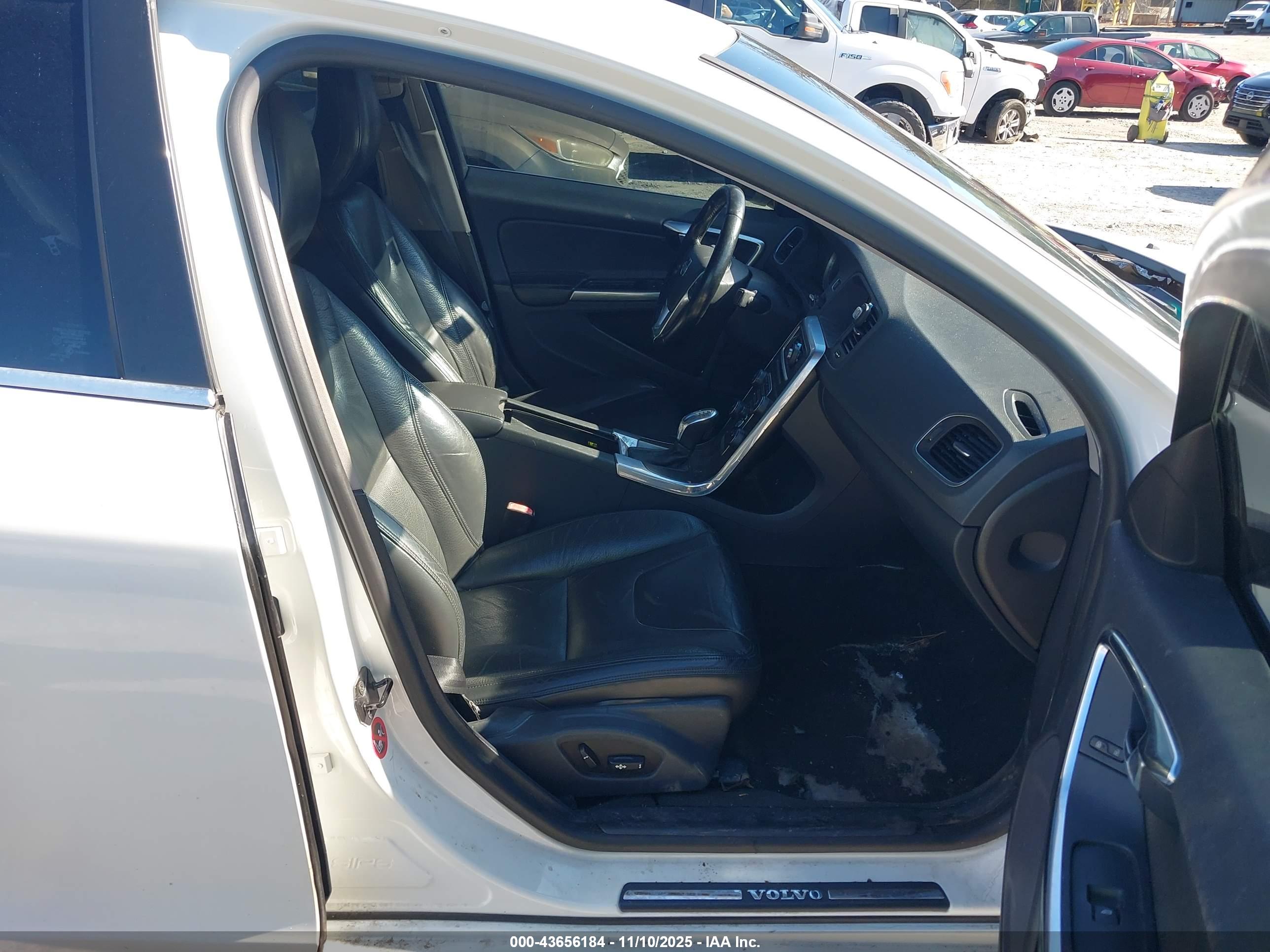 VOLVO S60 image 5