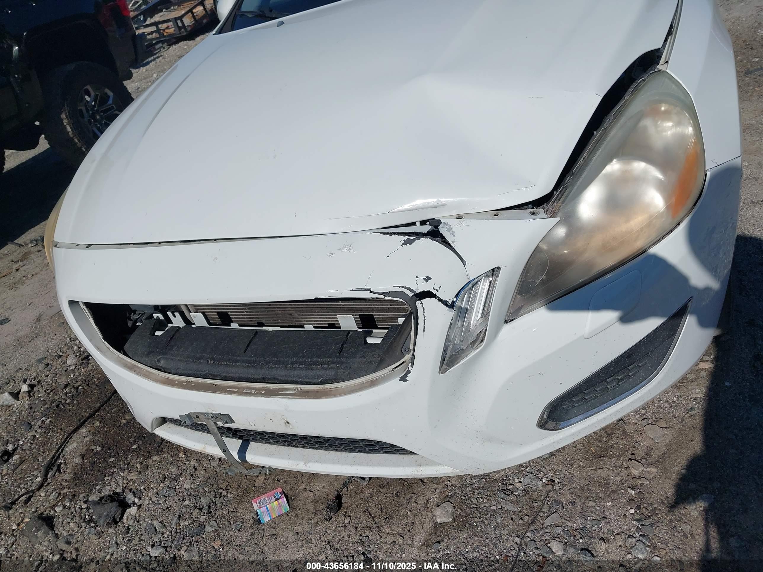 VOLVO S60 image 6