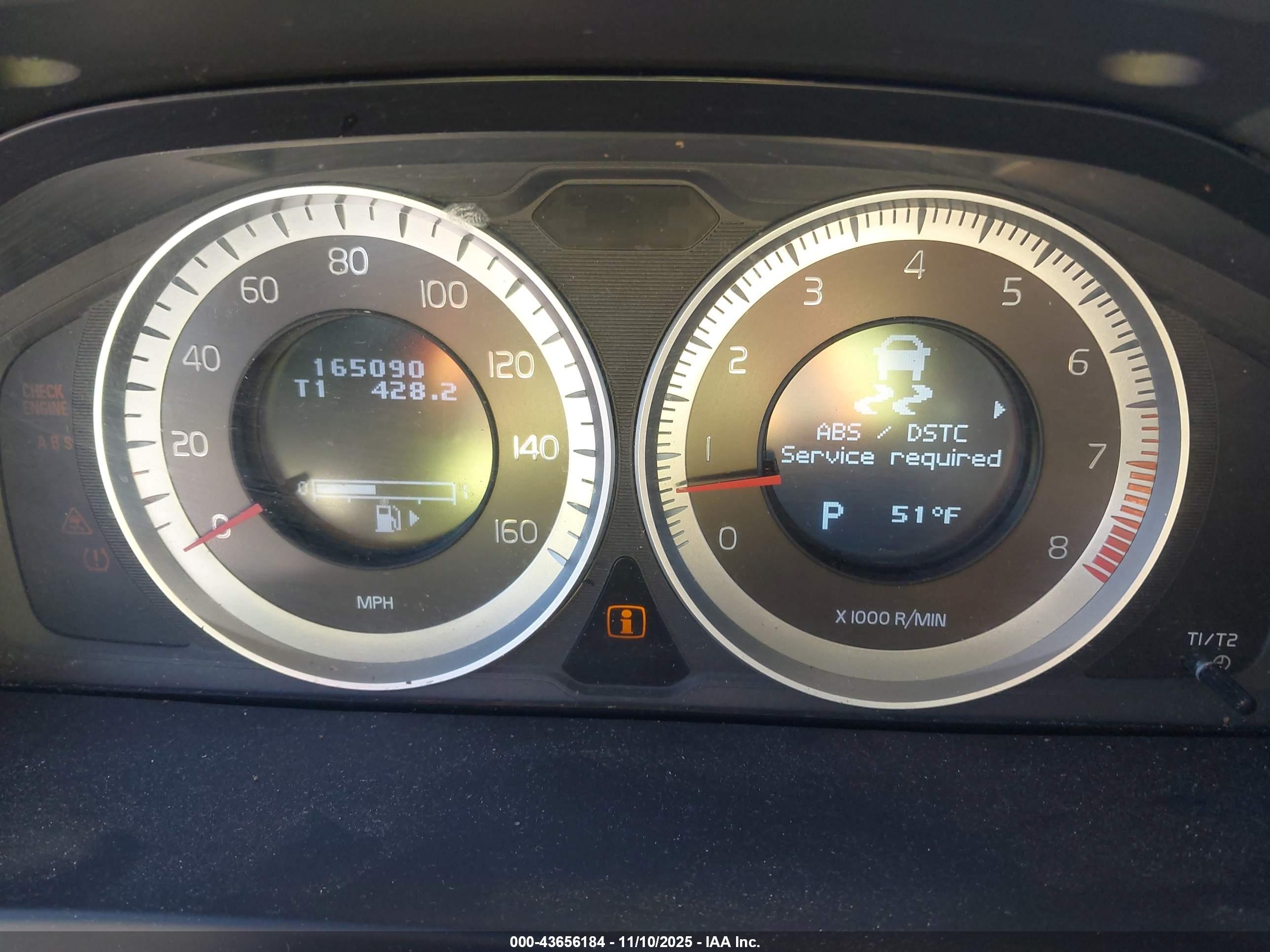 VOLVO S60 image 7
