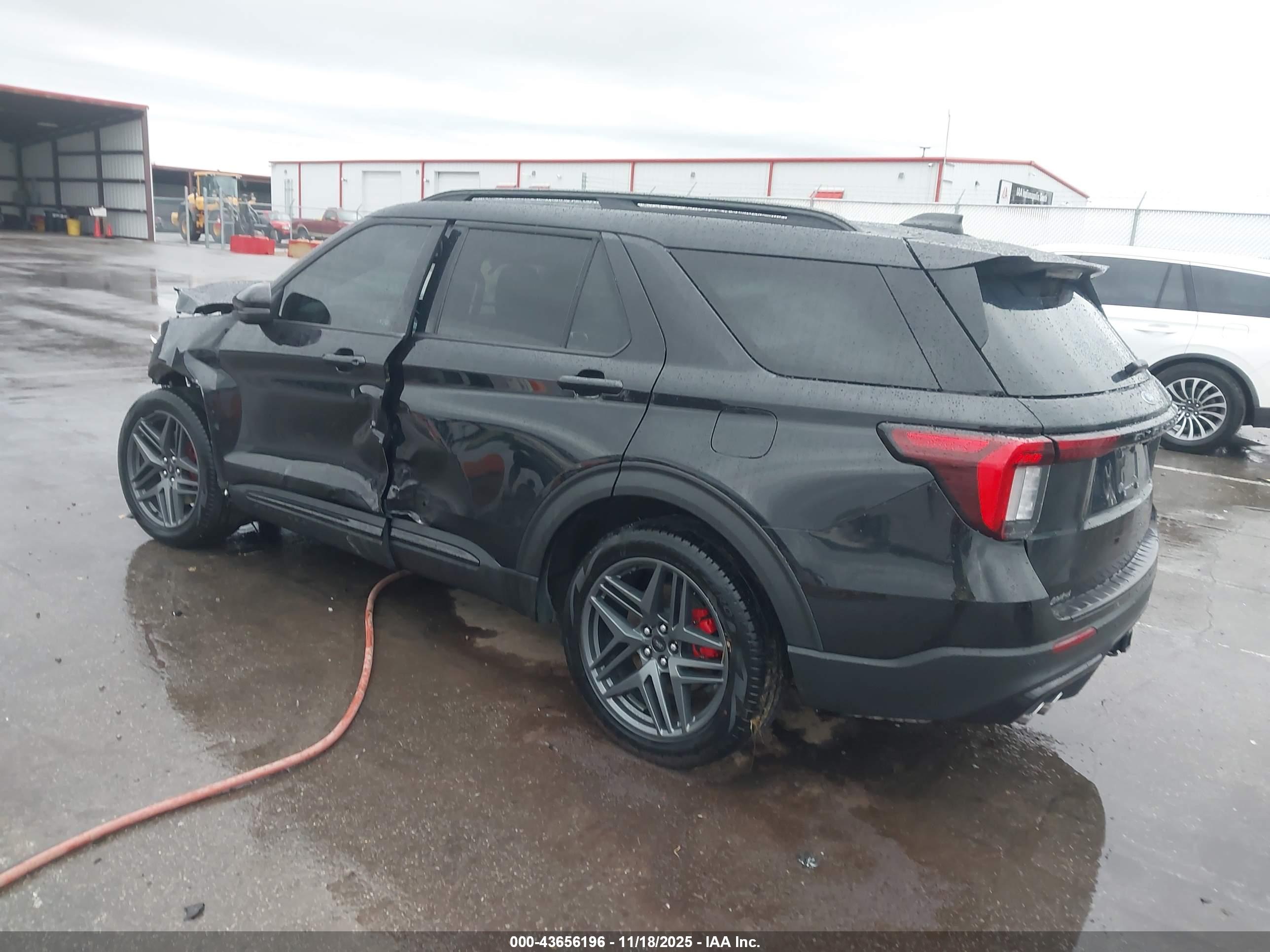 FORD EXPLORER image 3