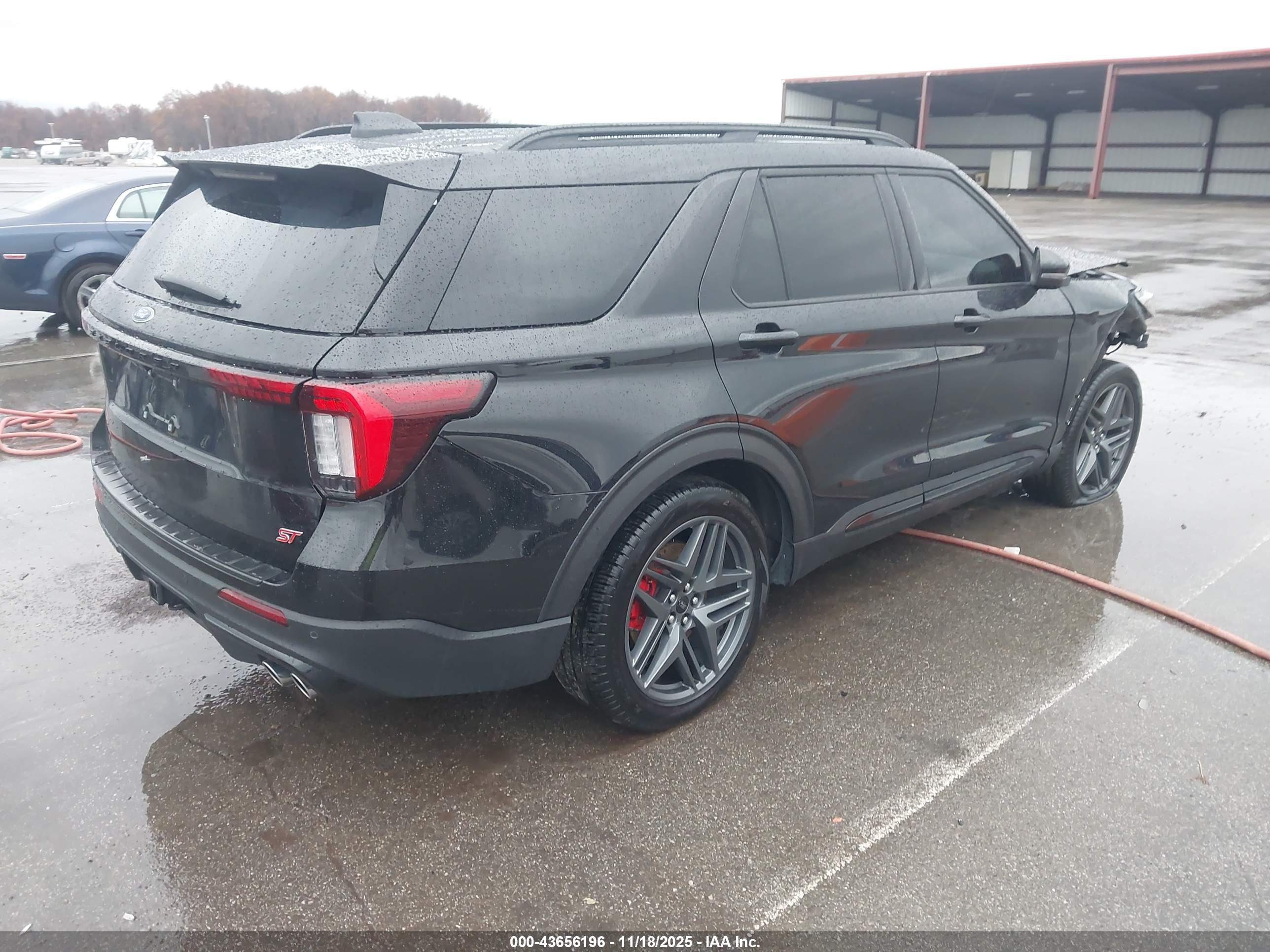 FORD EXPLORER image 4