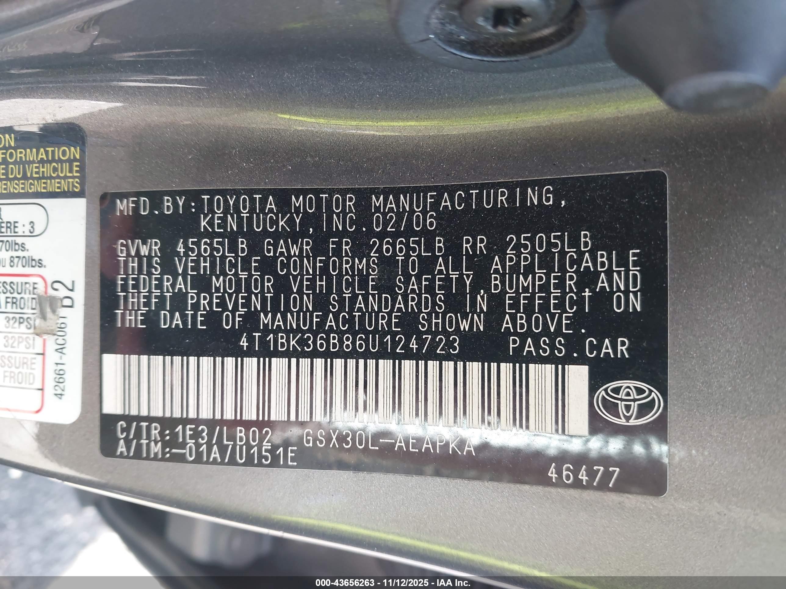 TOYOTA AVALON image 9