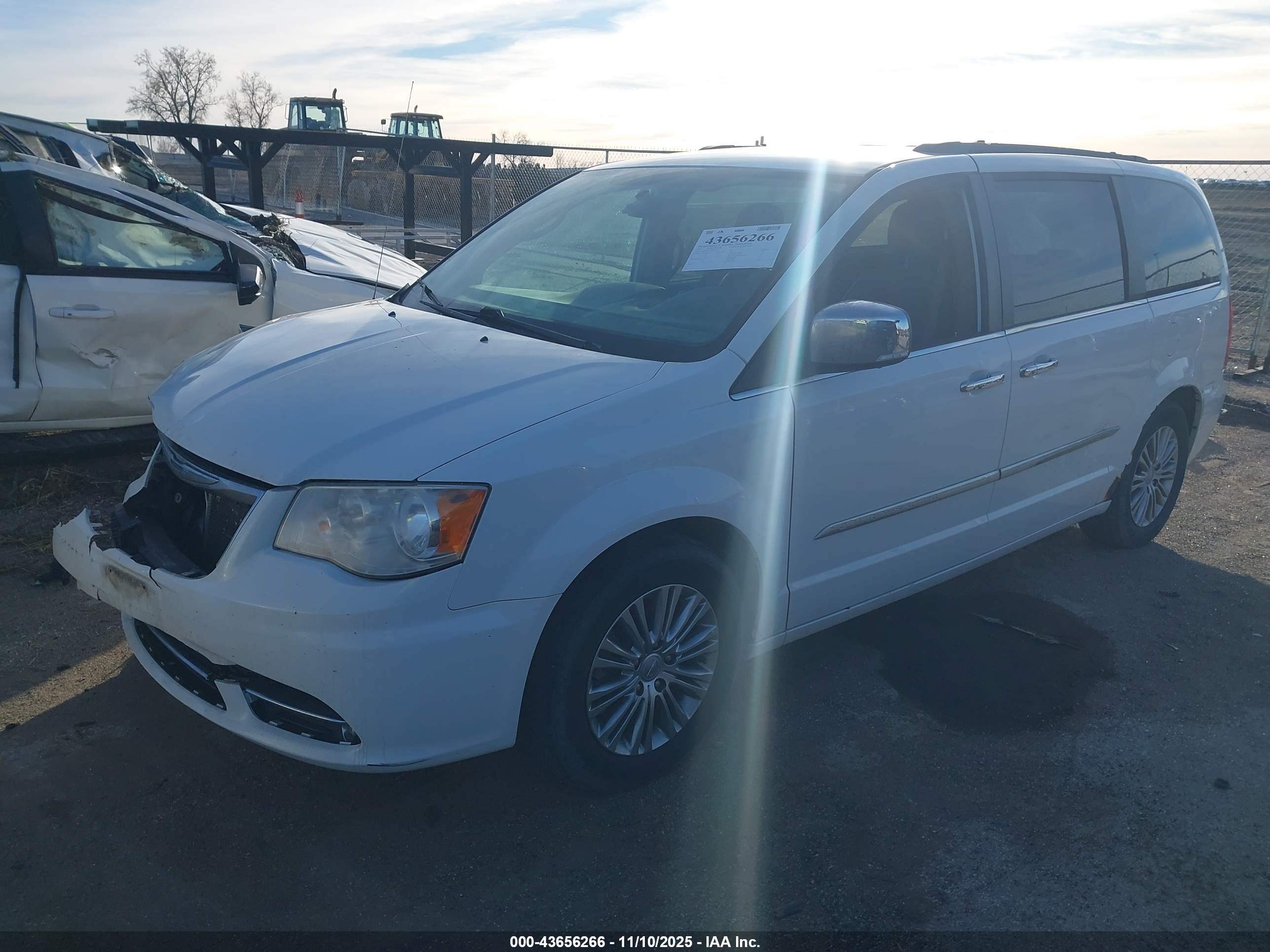 CHRYSLER TOWN image 2