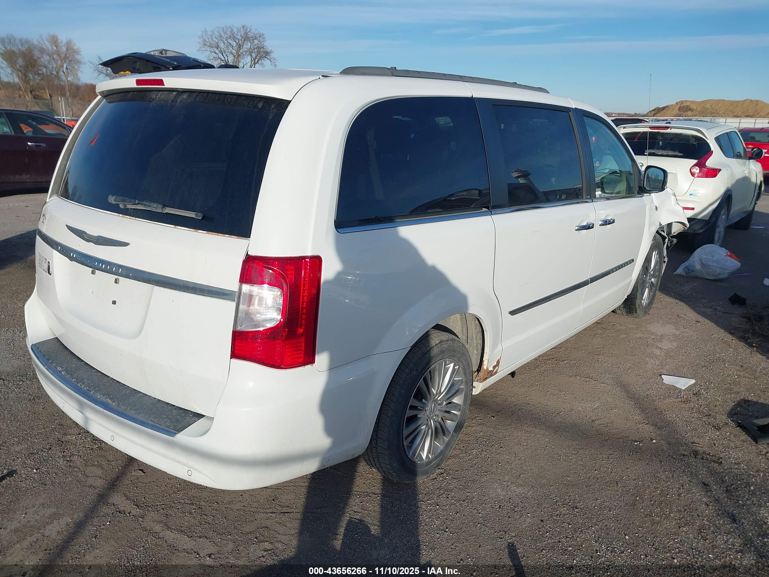 CHRYSLER TOWN image 4