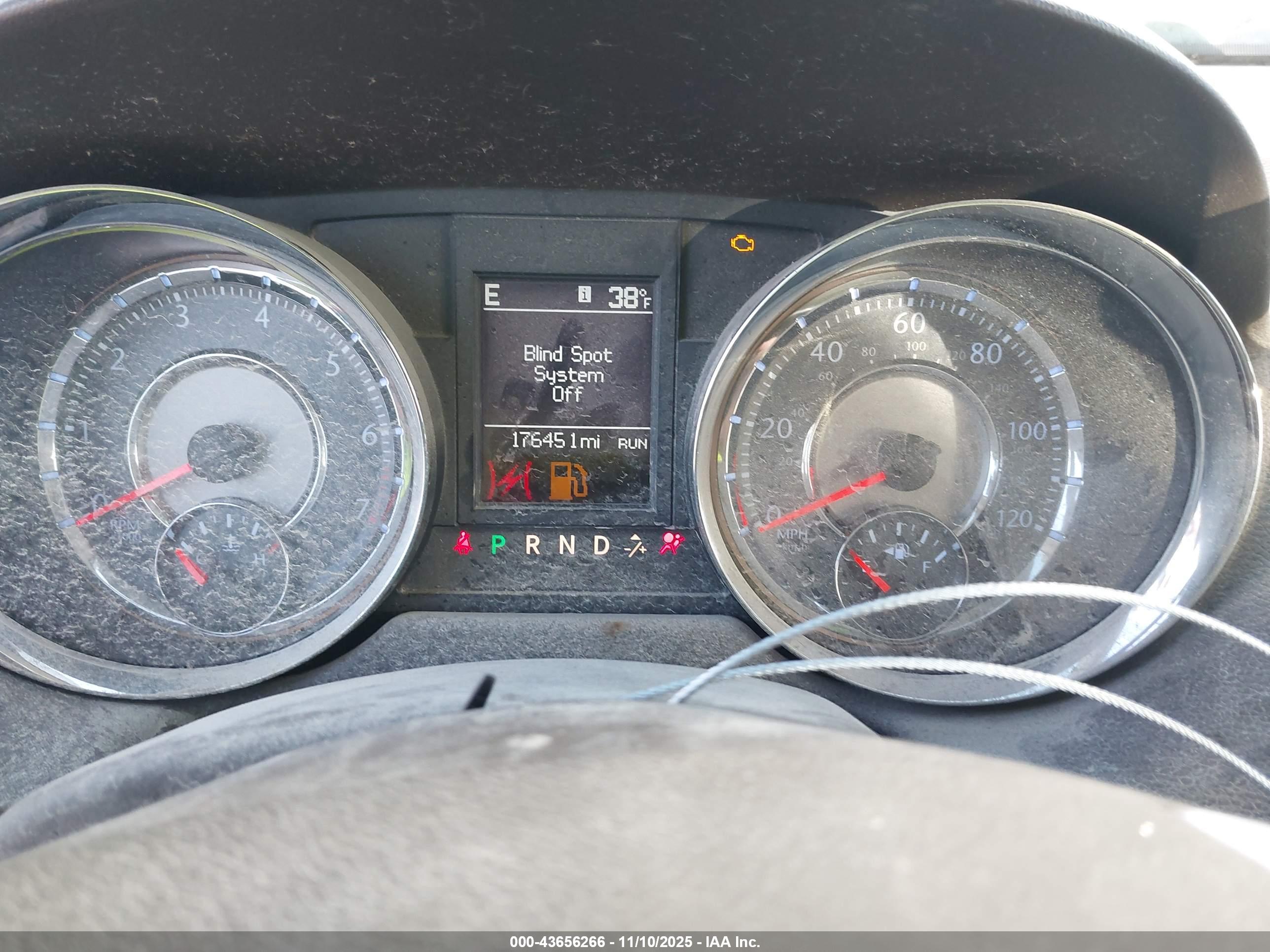 CHRYSLER TOWN image 7