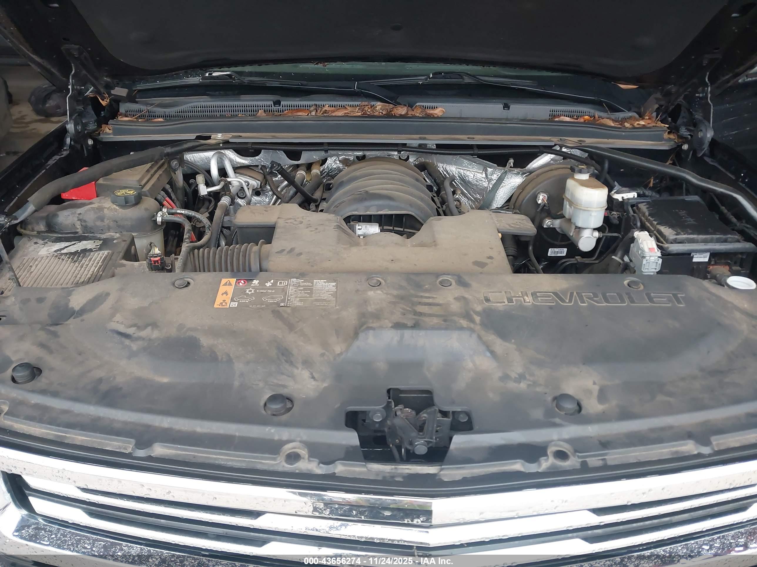 CHEVROLET SUBURBAN image 10