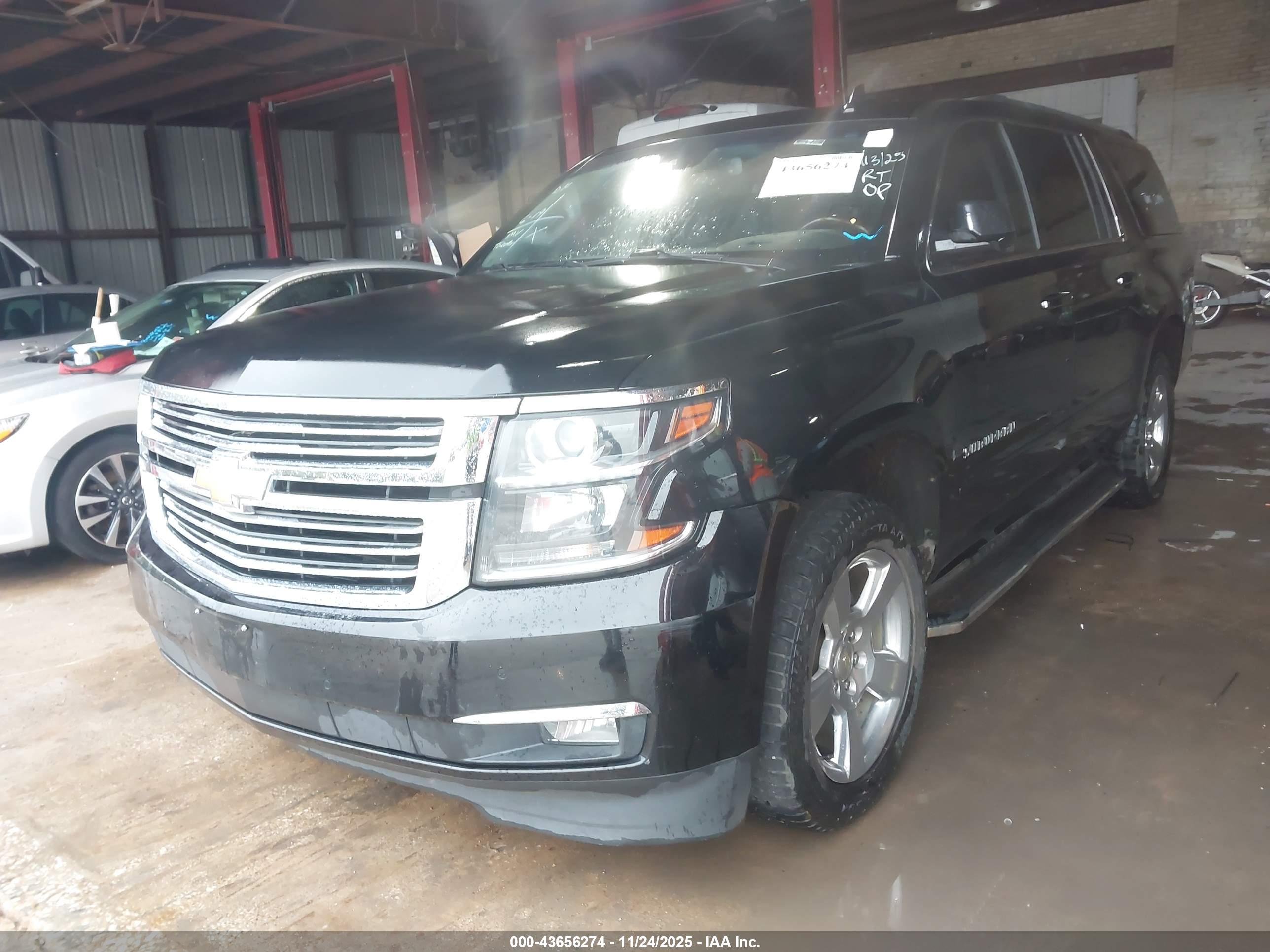 CHEVROLET SUBURBAN image 2