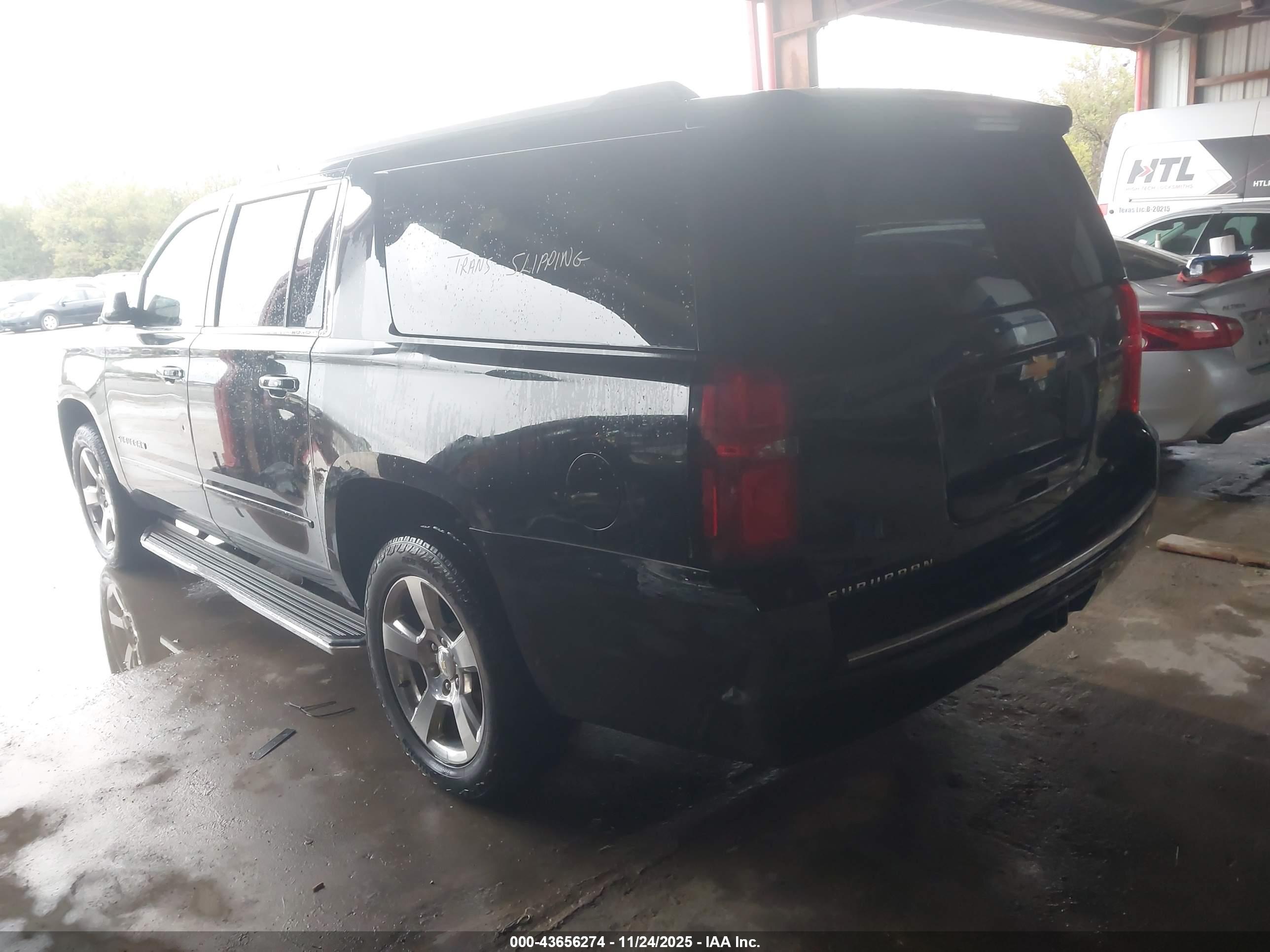 CHEVROLET SUBURBAN image 3