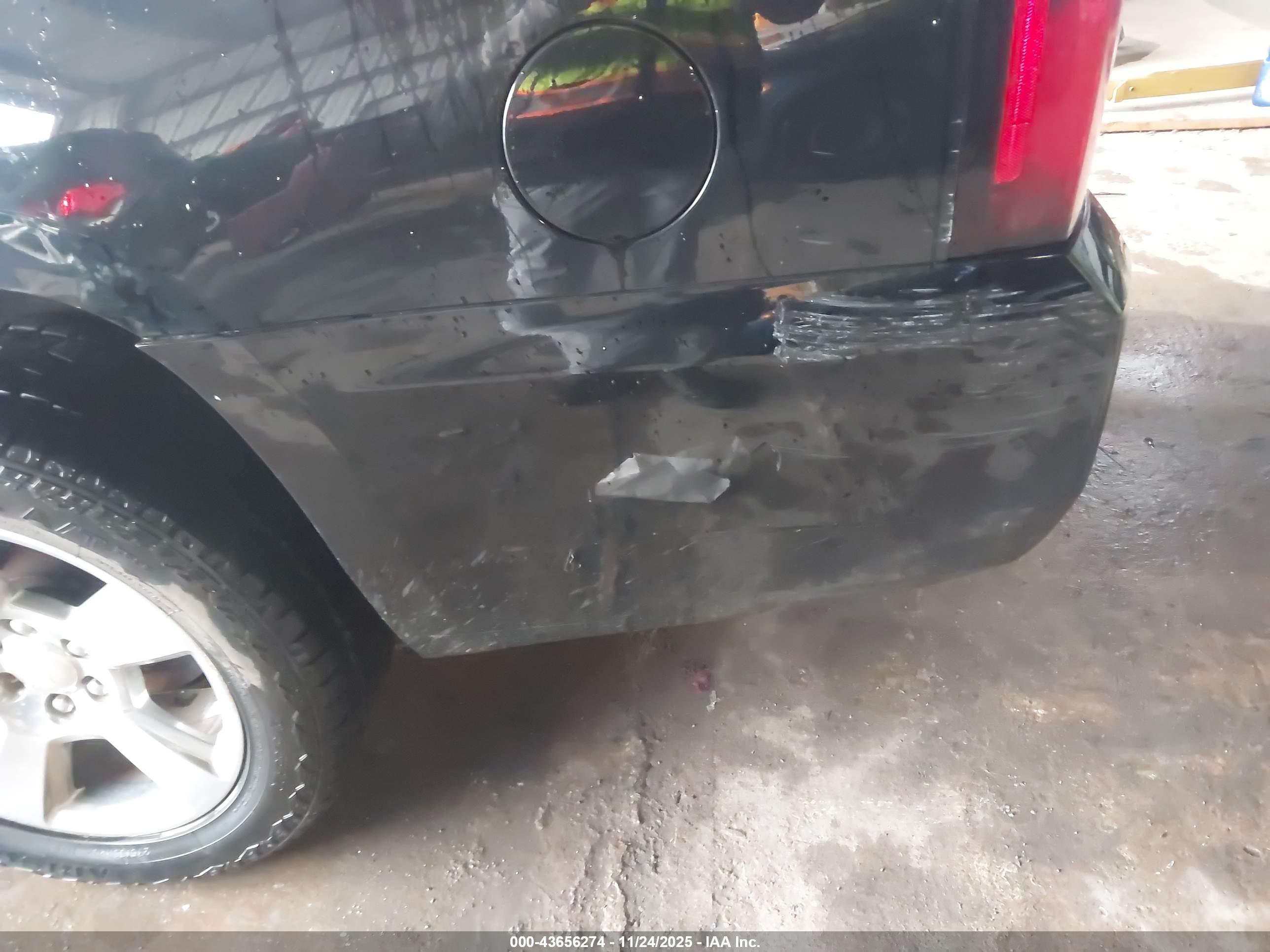 CHEVROLET SUBURBAN image 6