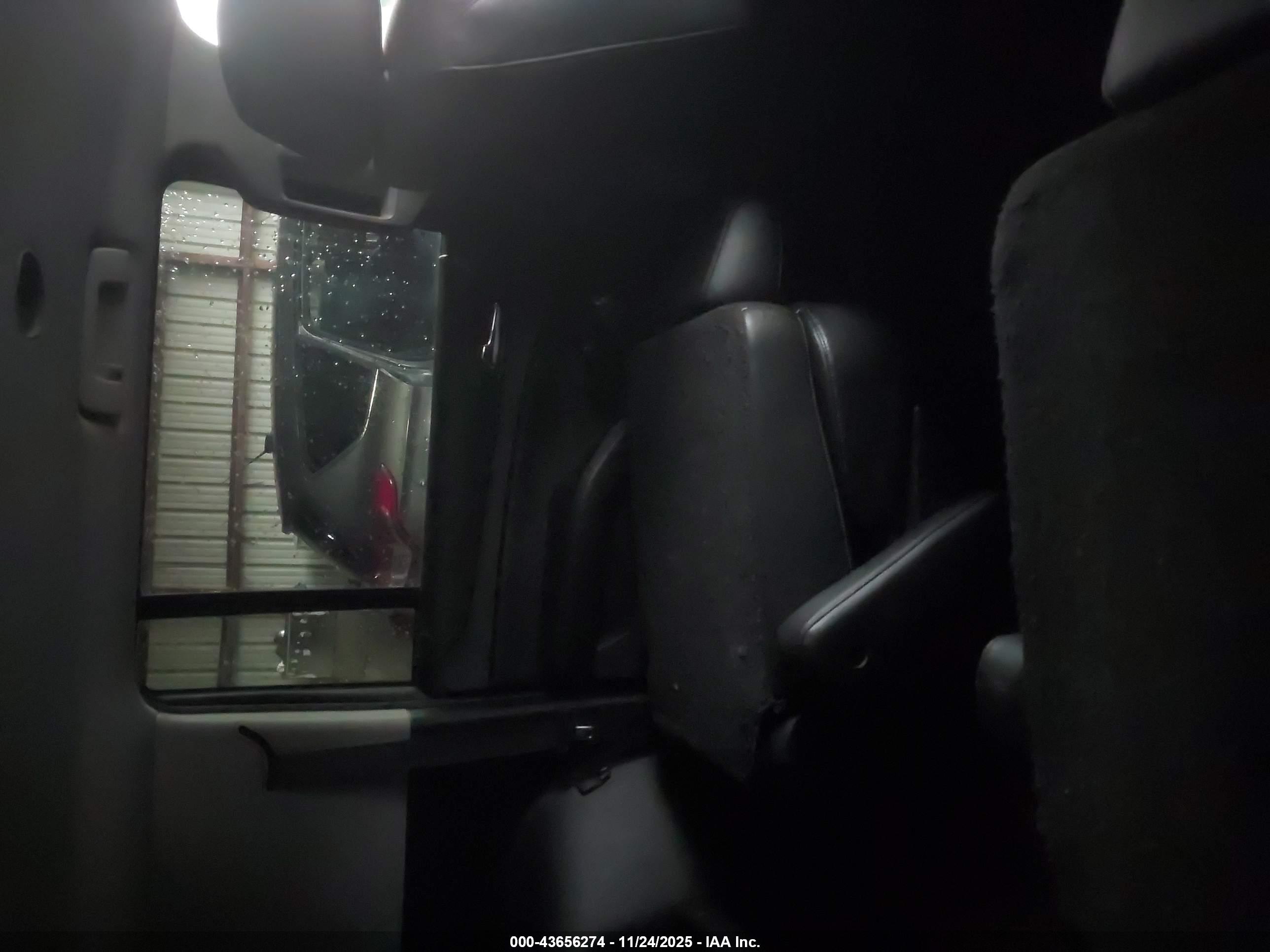 CHEVROLET SUBURBAN image 8