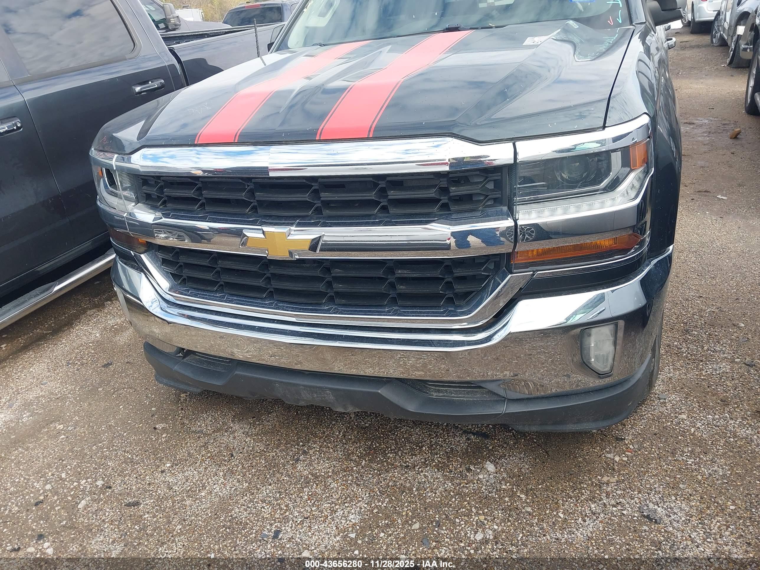 CHEVROLET SILVERADO image 6