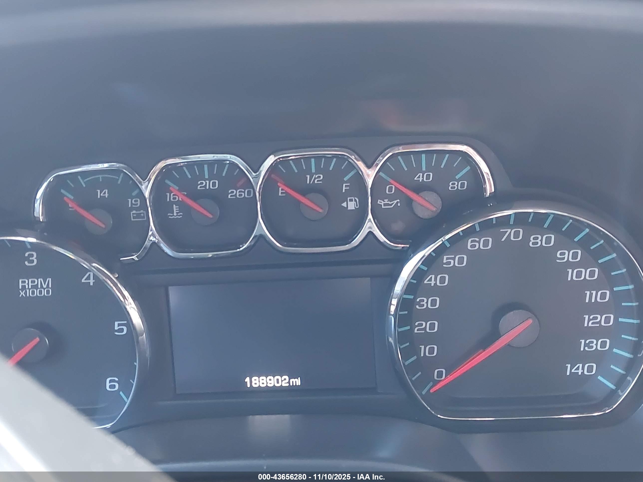 CHEVROLET SILVERADO image 7