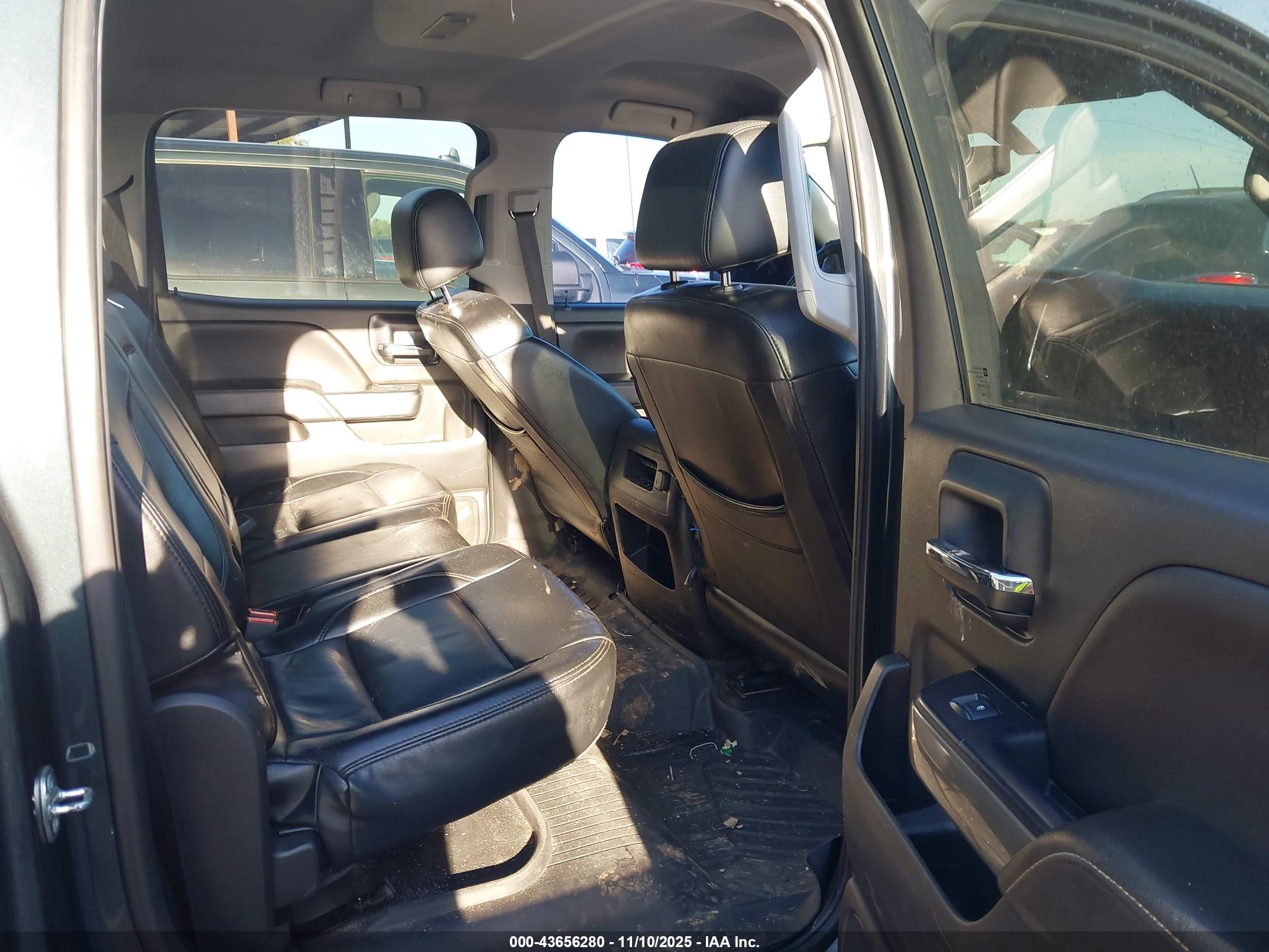 CHEVROLET SILVERADO image 8