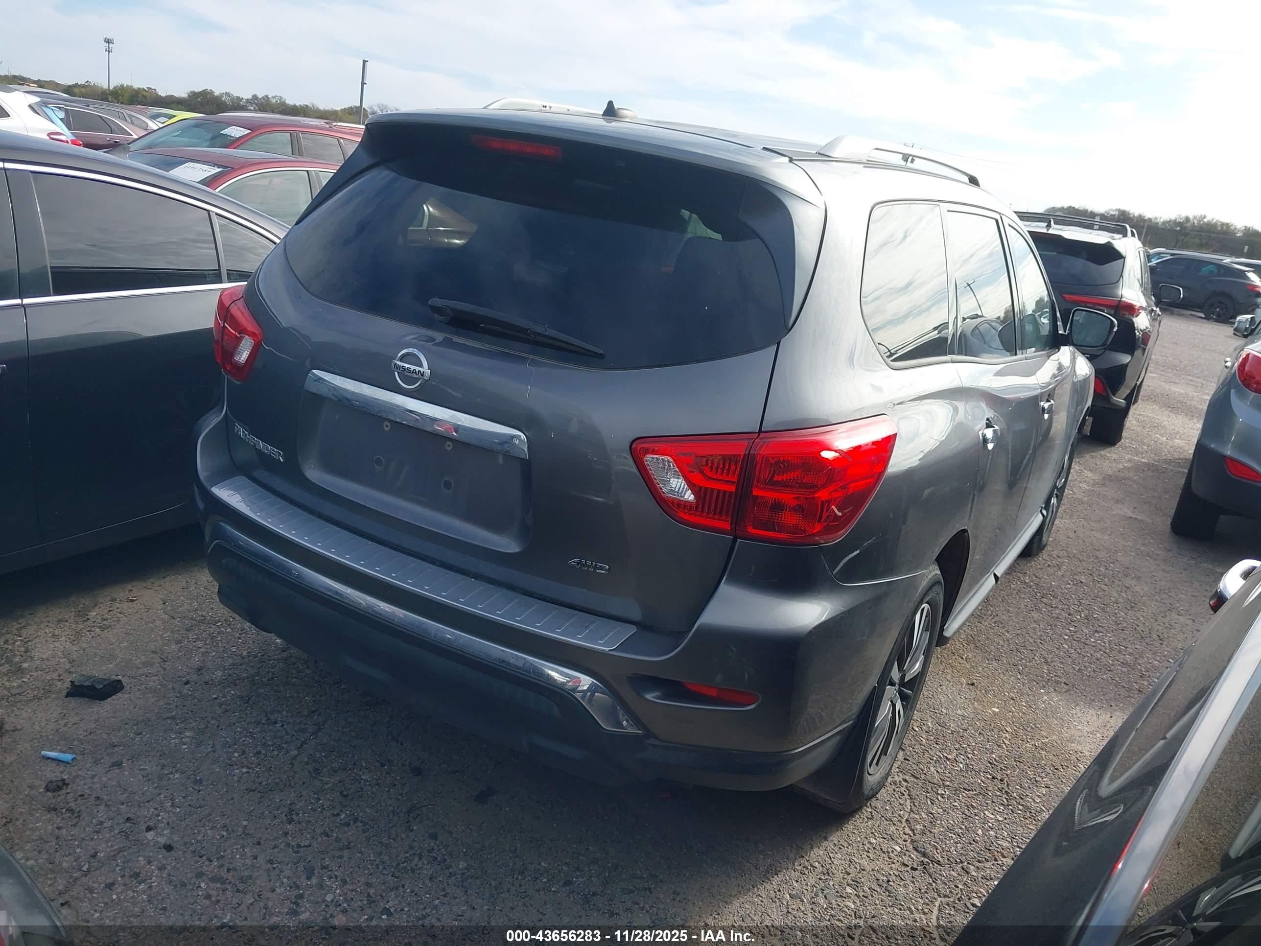 NISSAN PATHFINDER image 4