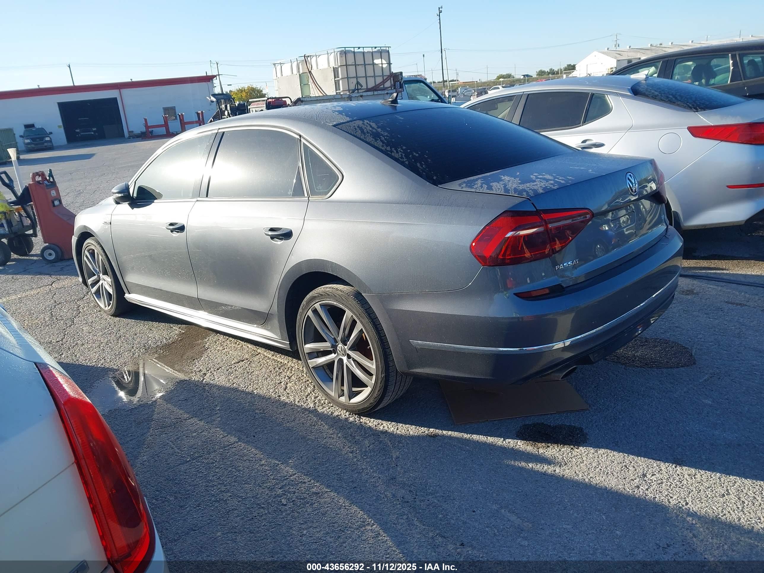 VOLKSWAGEN PASSAT image 3